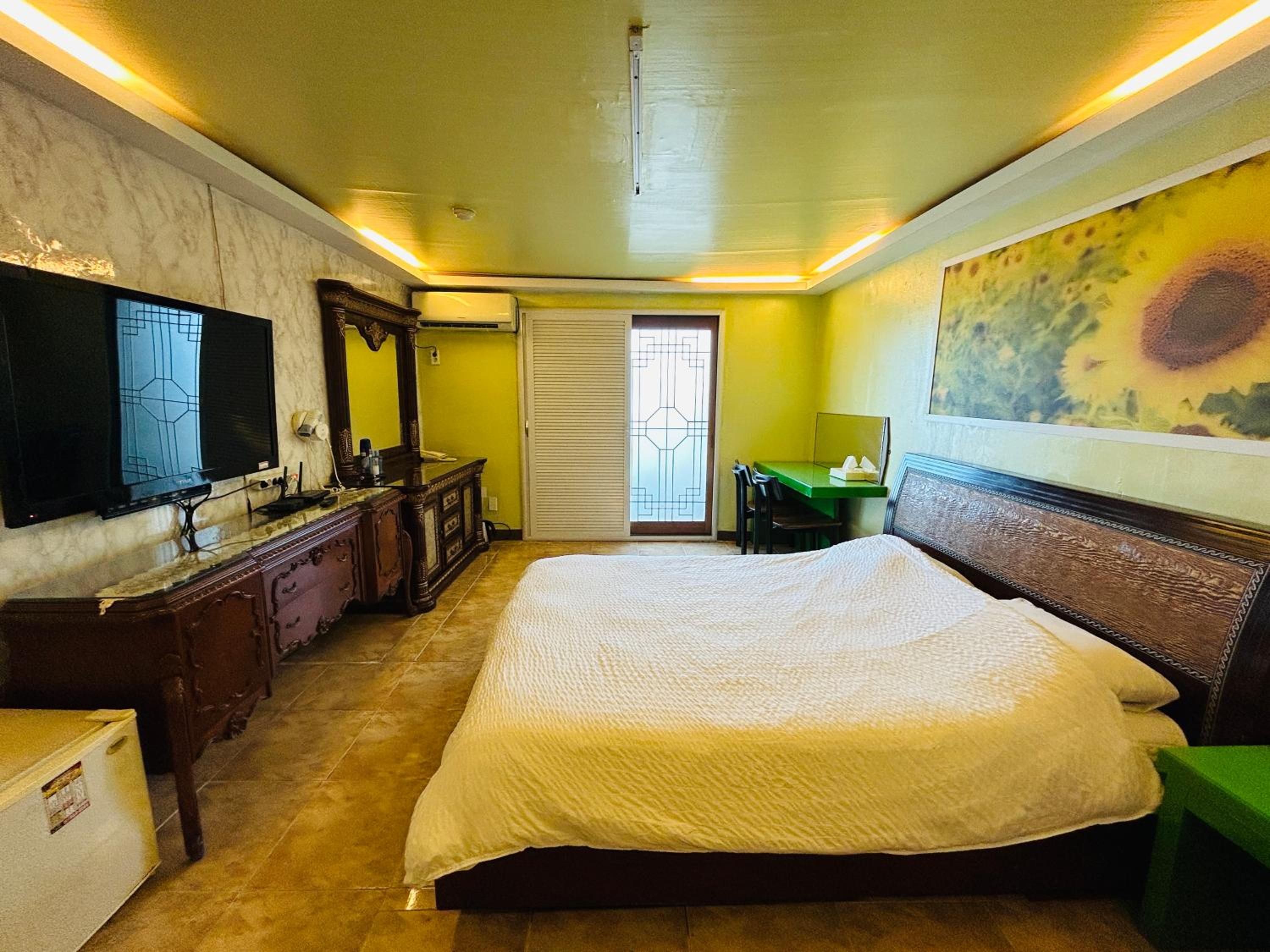 Double Room - Photo 1