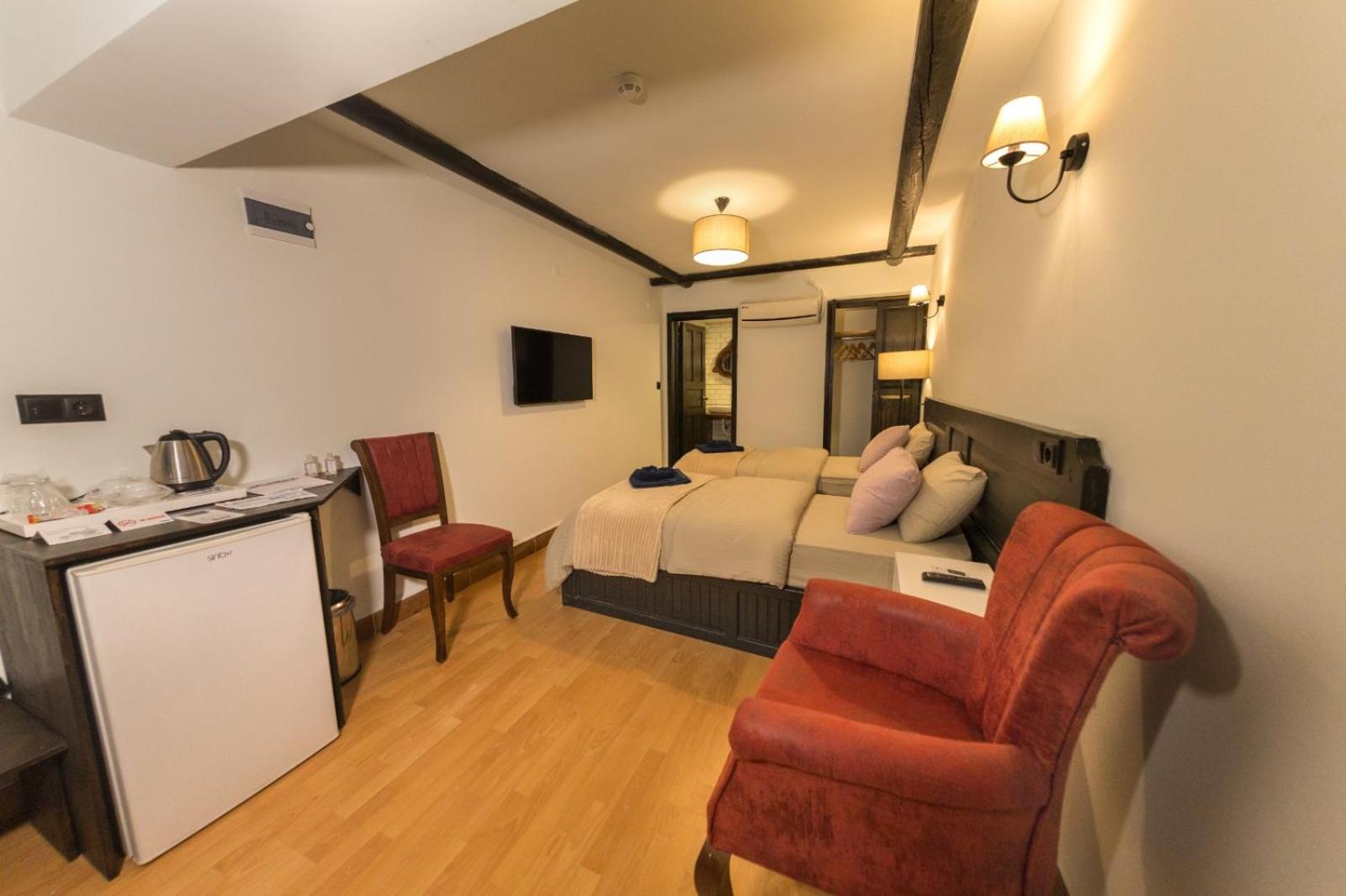 Large Double or Twin Room photo 2