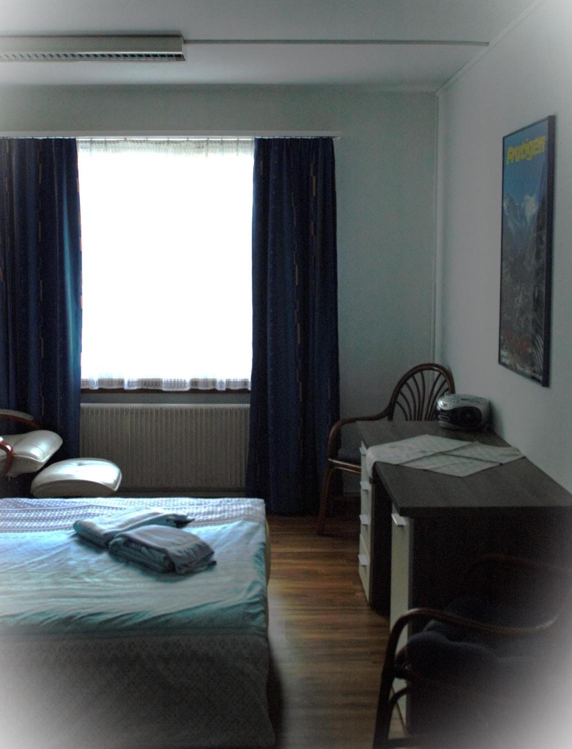 Budget Double Room with Shared Bathroom and Mountain View photo 3