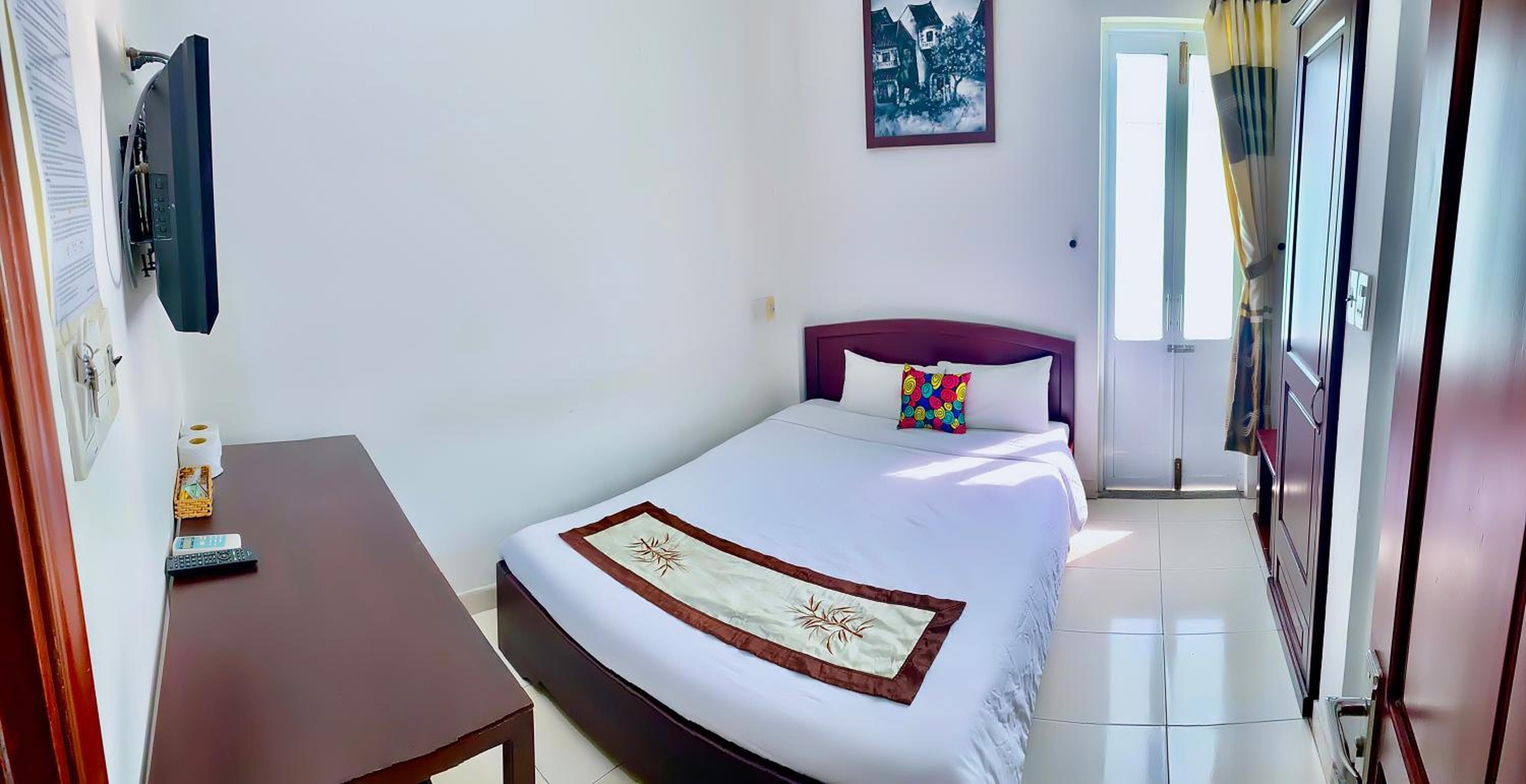 Large Double Room - Photo 1
