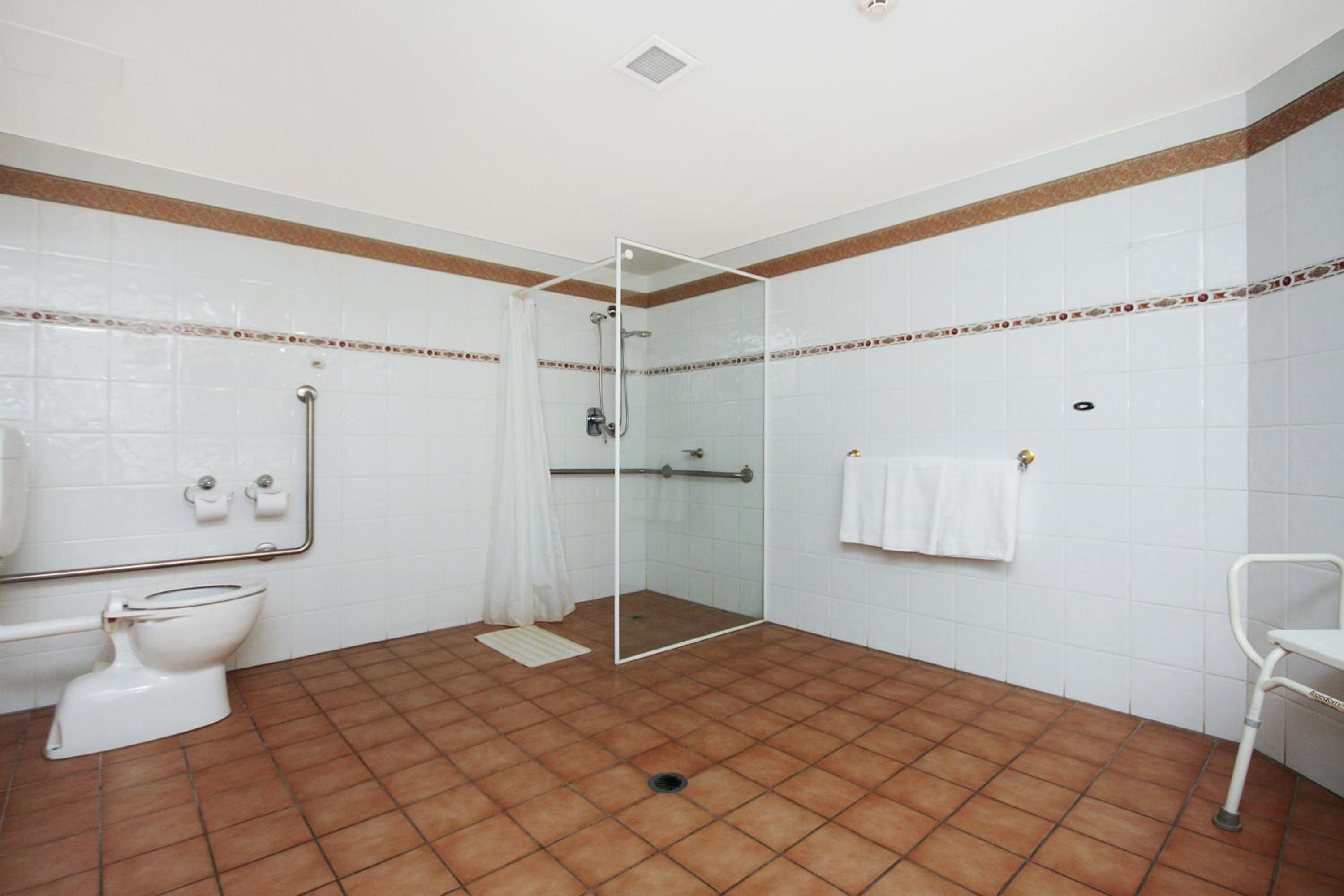 Queen Suite - Disability Access photo 2