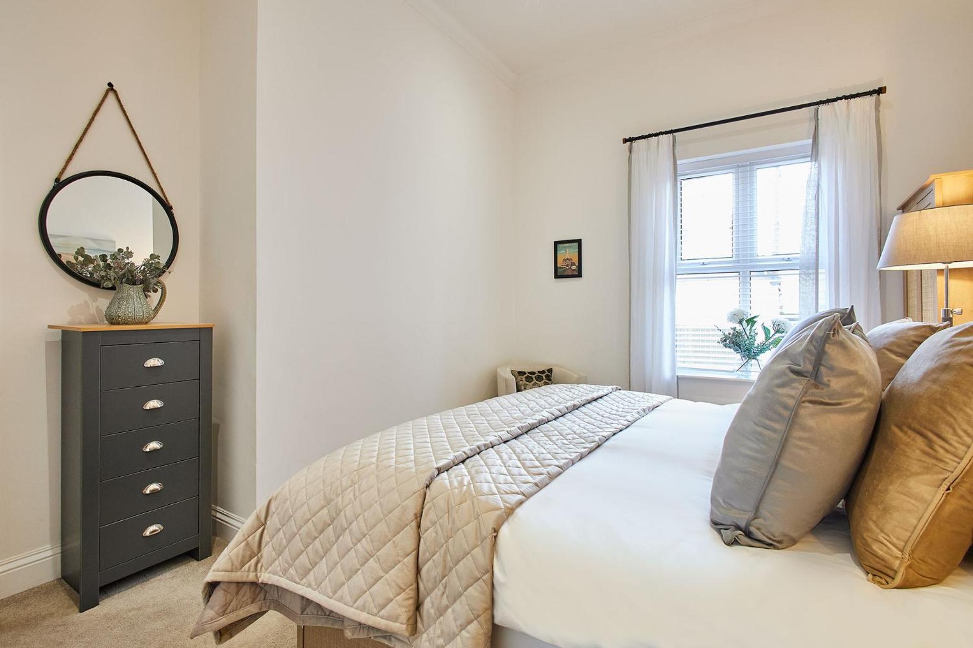 One-Bedroom Apartment photo 2