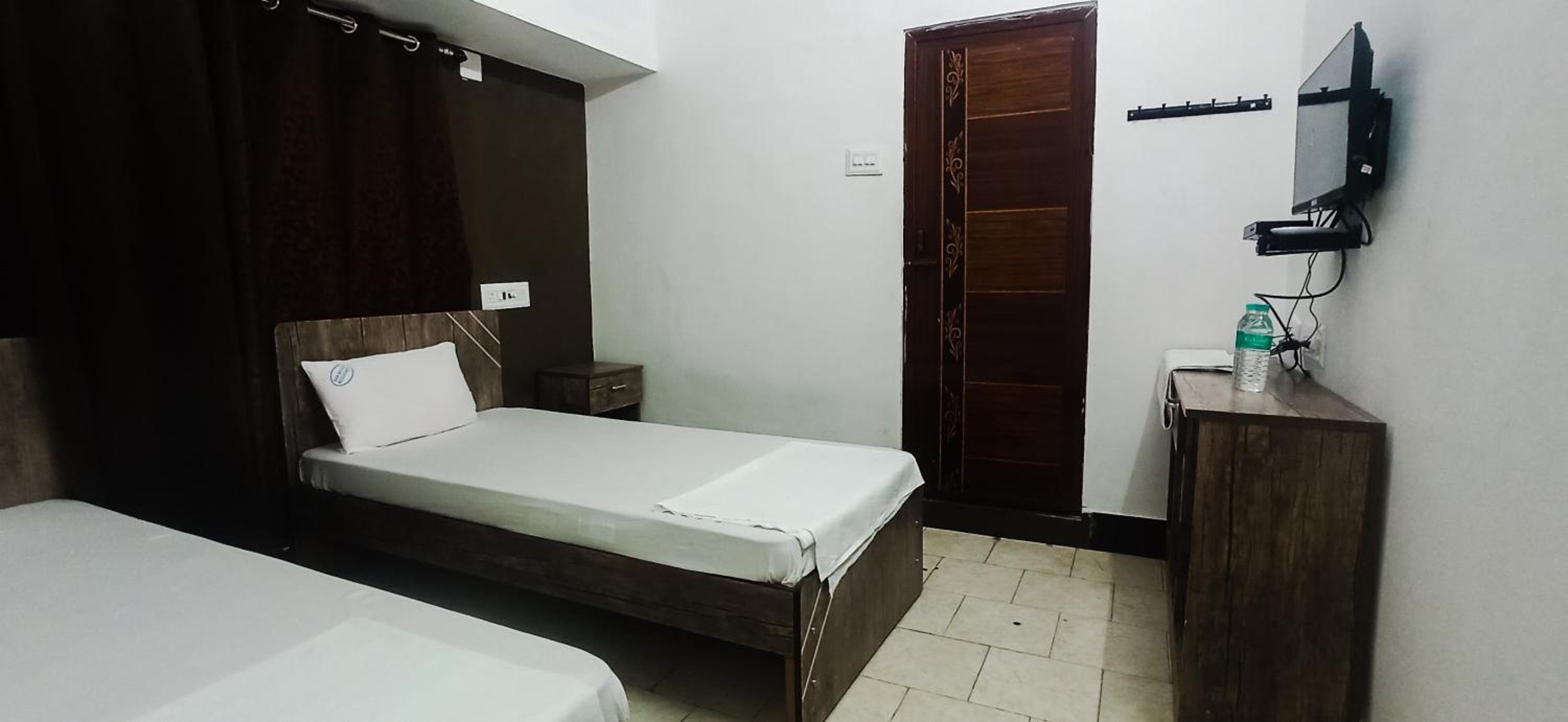 Standard Twin Room photo 2