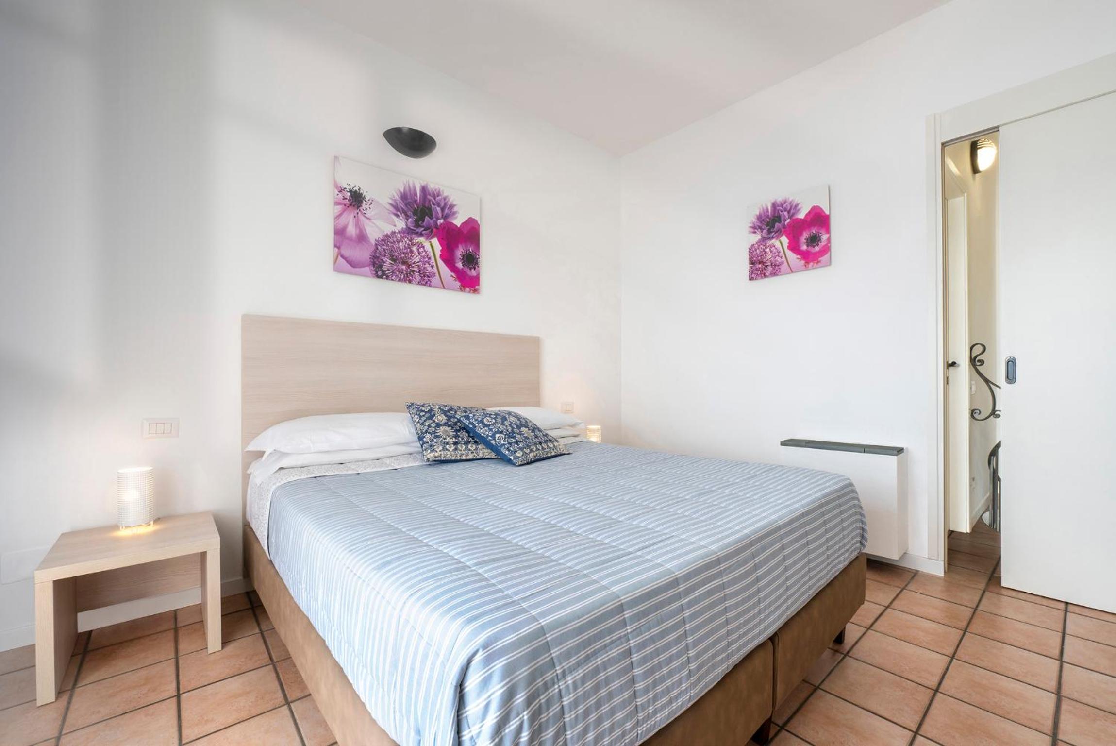 One-Bedroom Apartment with Lake view and Terrace (4-5 adults)