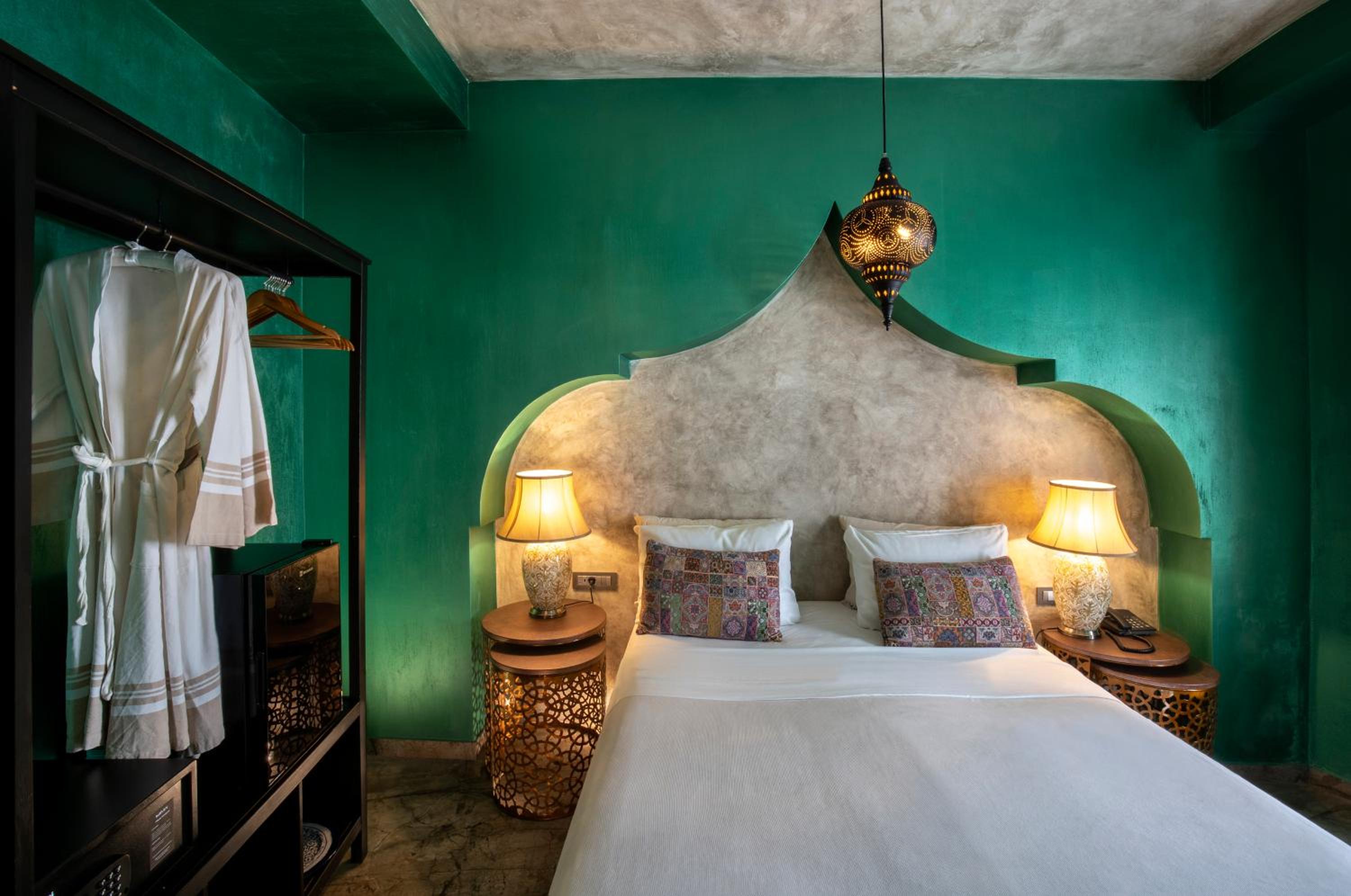 Honeymoon Suite with View - Photo 5