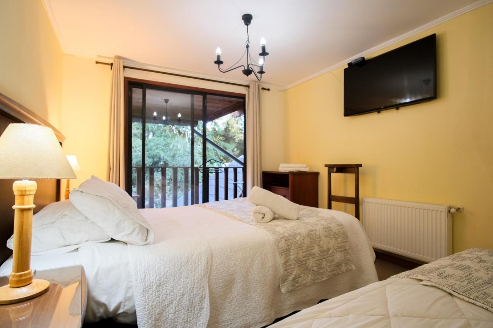 Double Room with Shared Bathroom photo 2