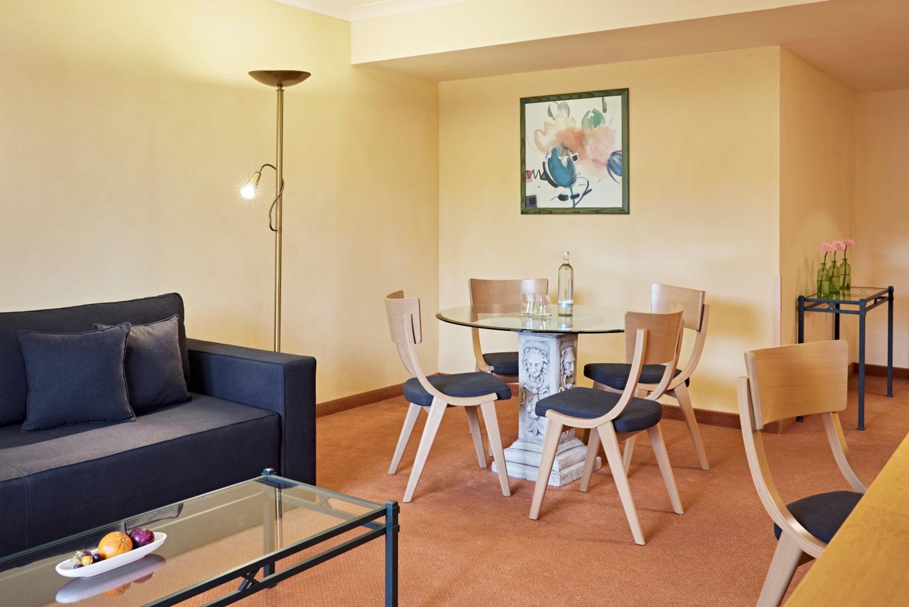 Deluxe King Room With Balcony photo 2