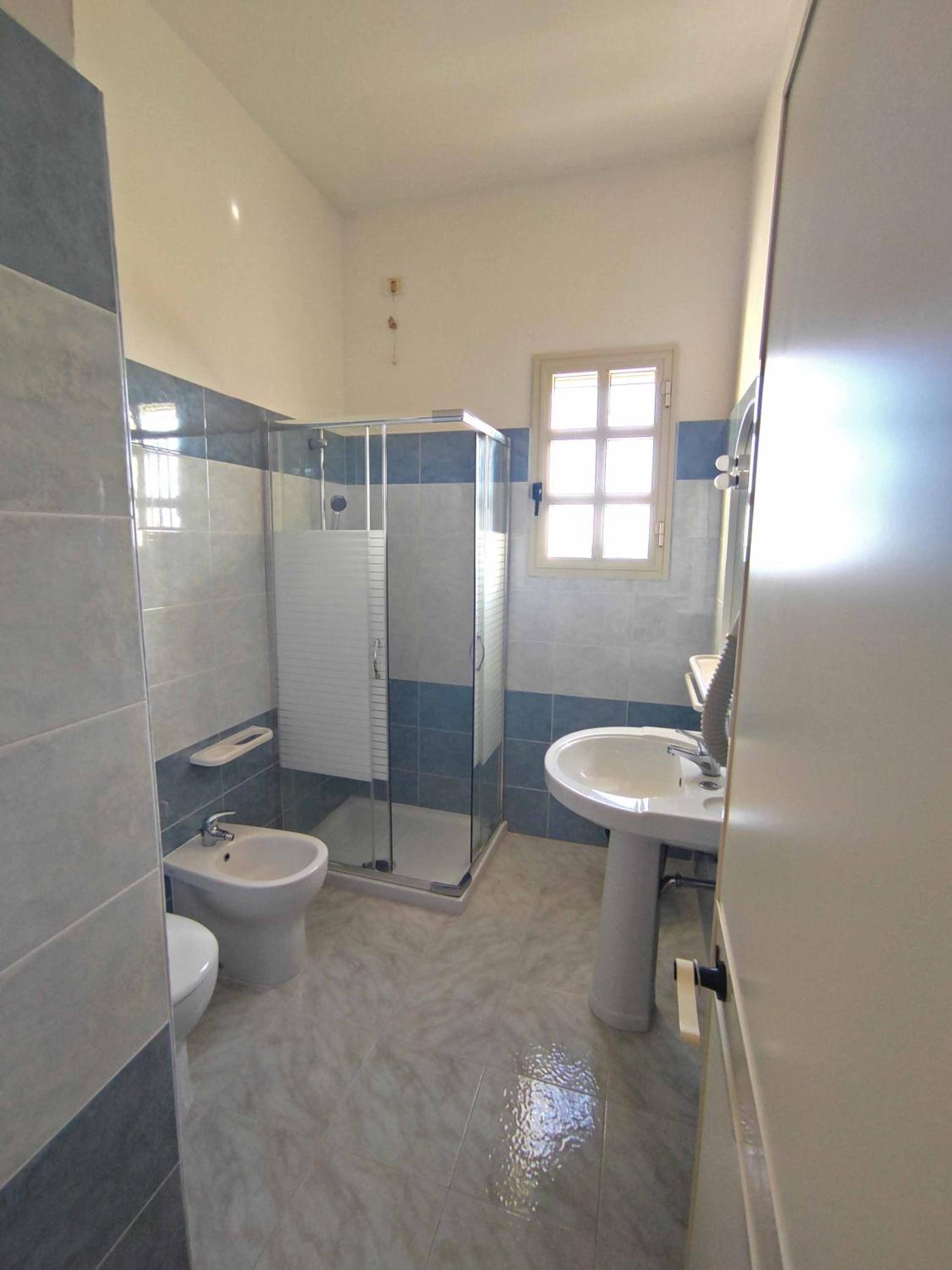 Economy Triple Room photo 2
