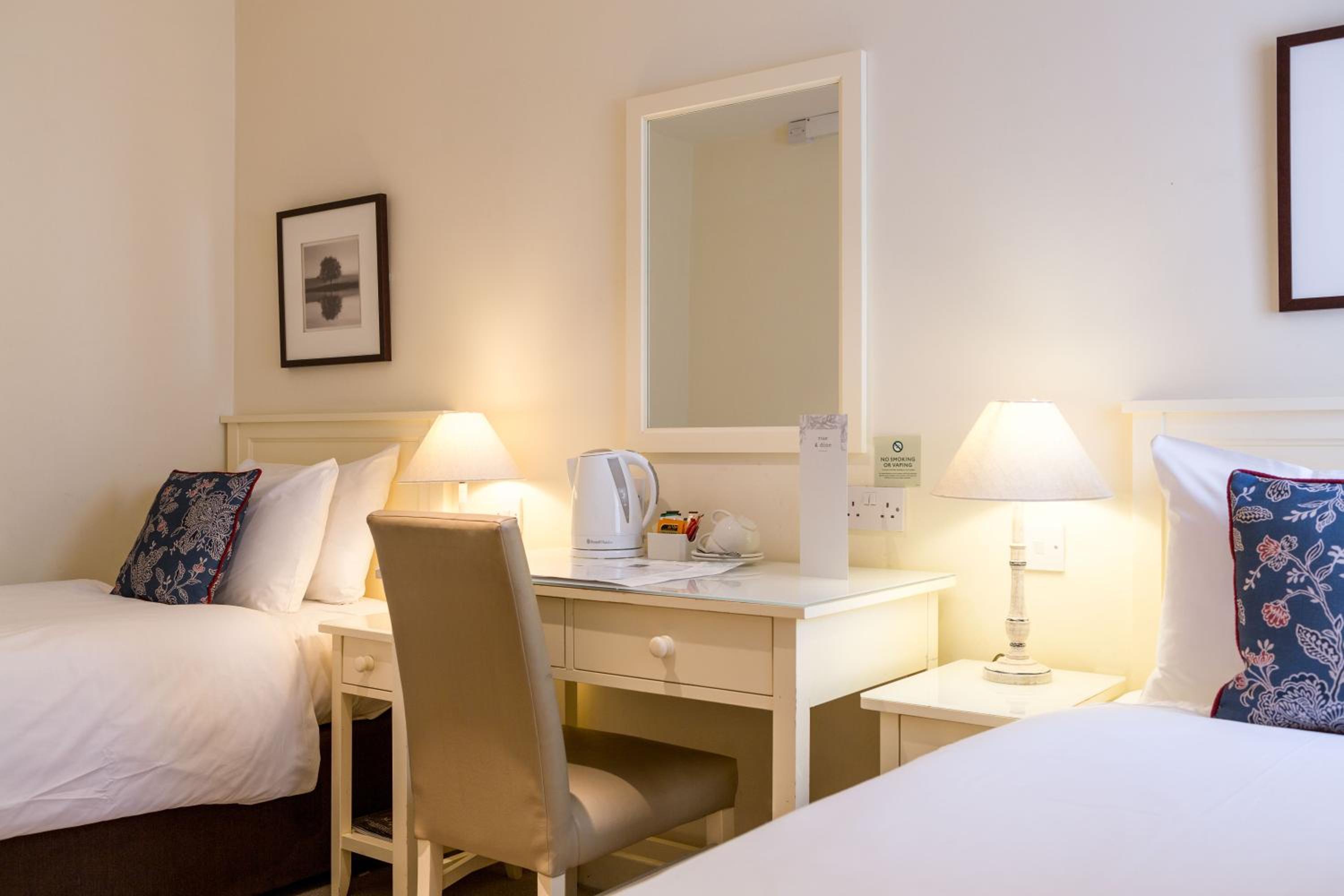 Standard Twin Room photo 3