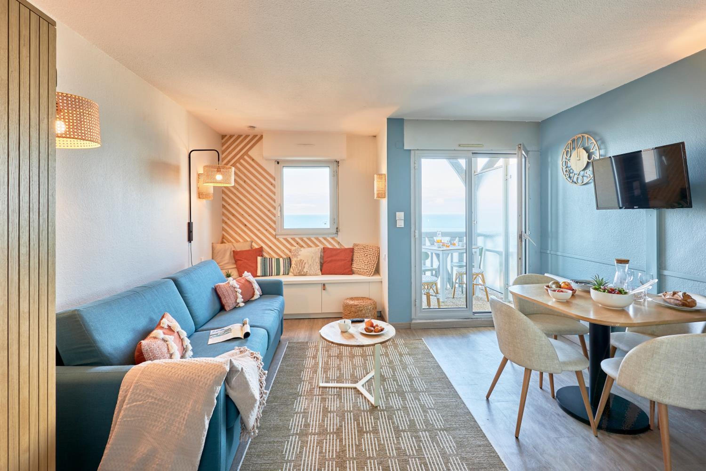 Superior Studio with Sleeping Alcove and Balcony (4 People) photo 2