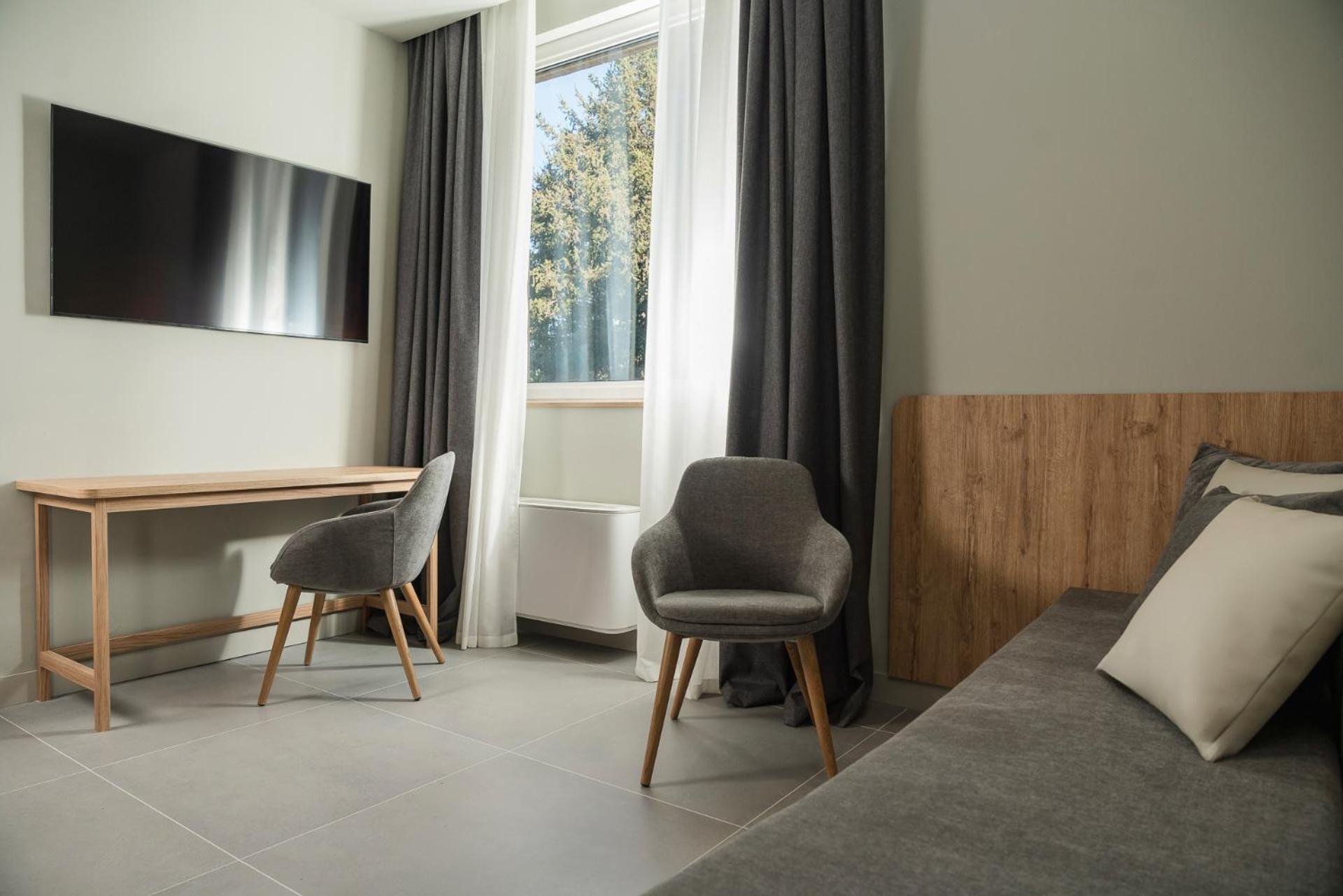 Two-Bedroom King Suite thumbnail 6