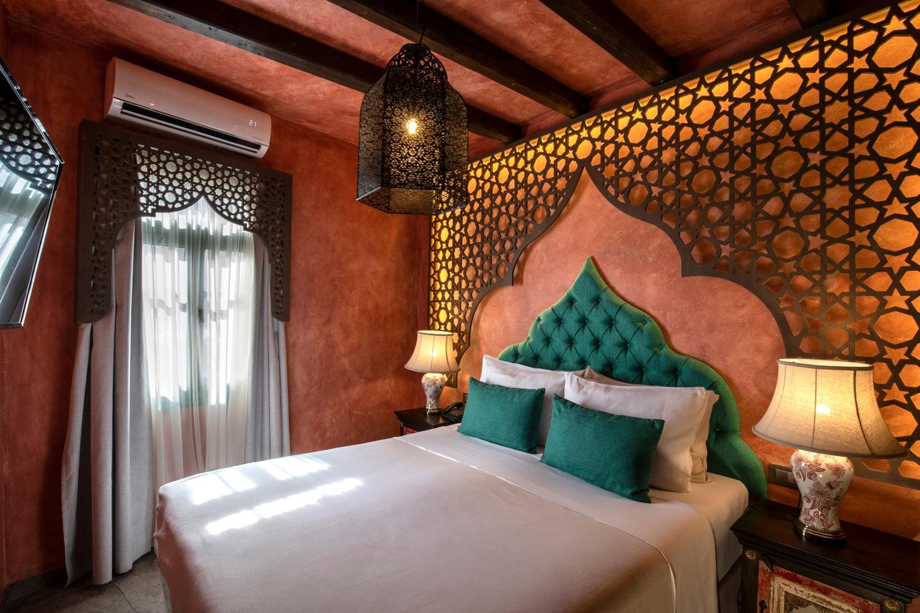 Classic Double Room with View - Photo 9
