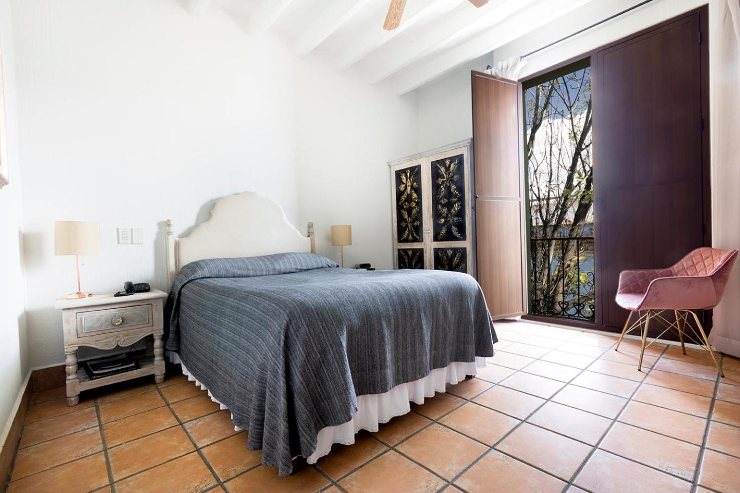 Standard Room with View - Photo 7