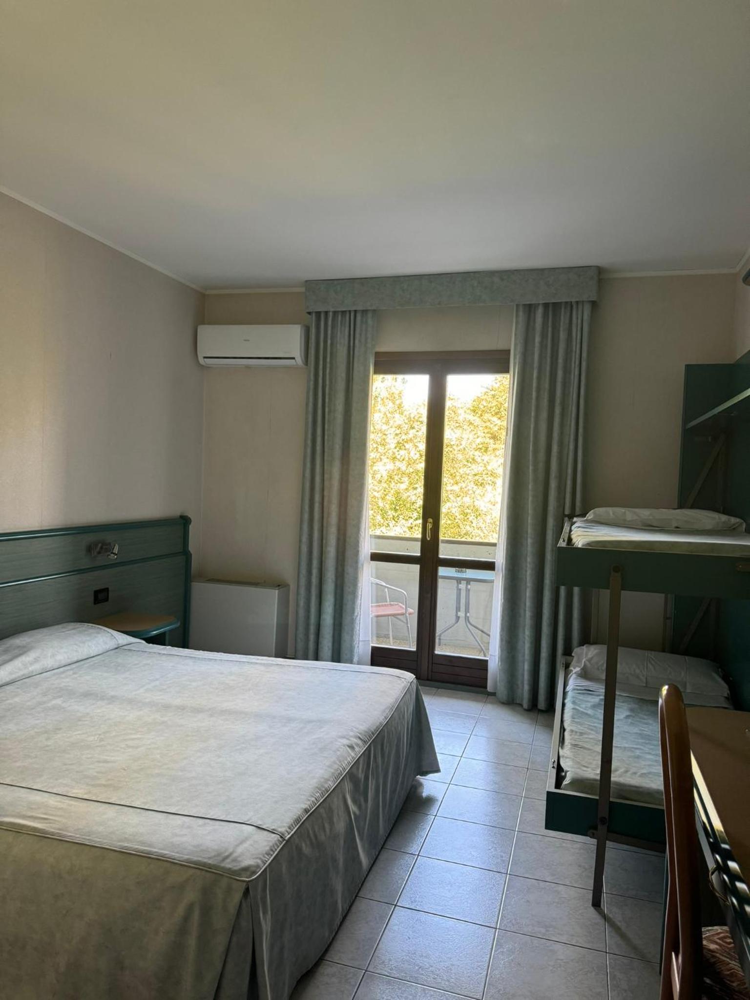 Double Room with Extra Bed photo 3