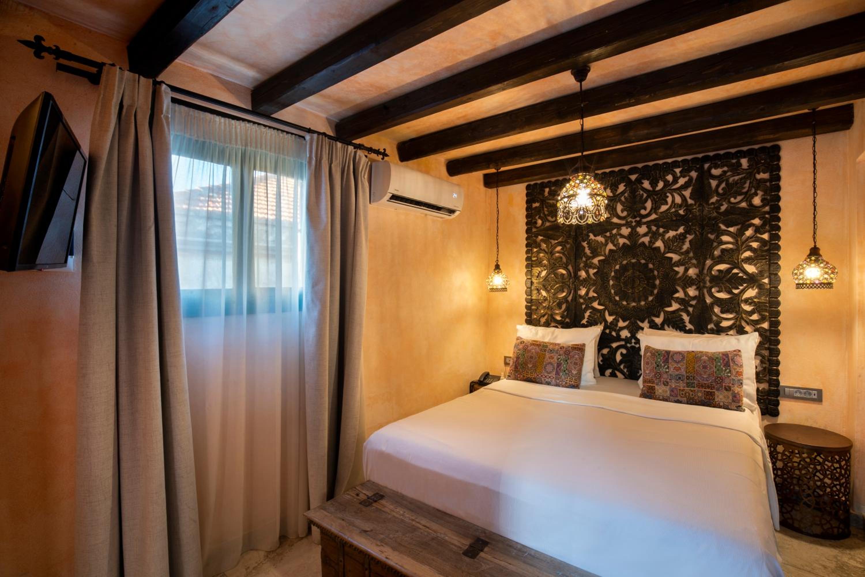 Deluxe Queen Room