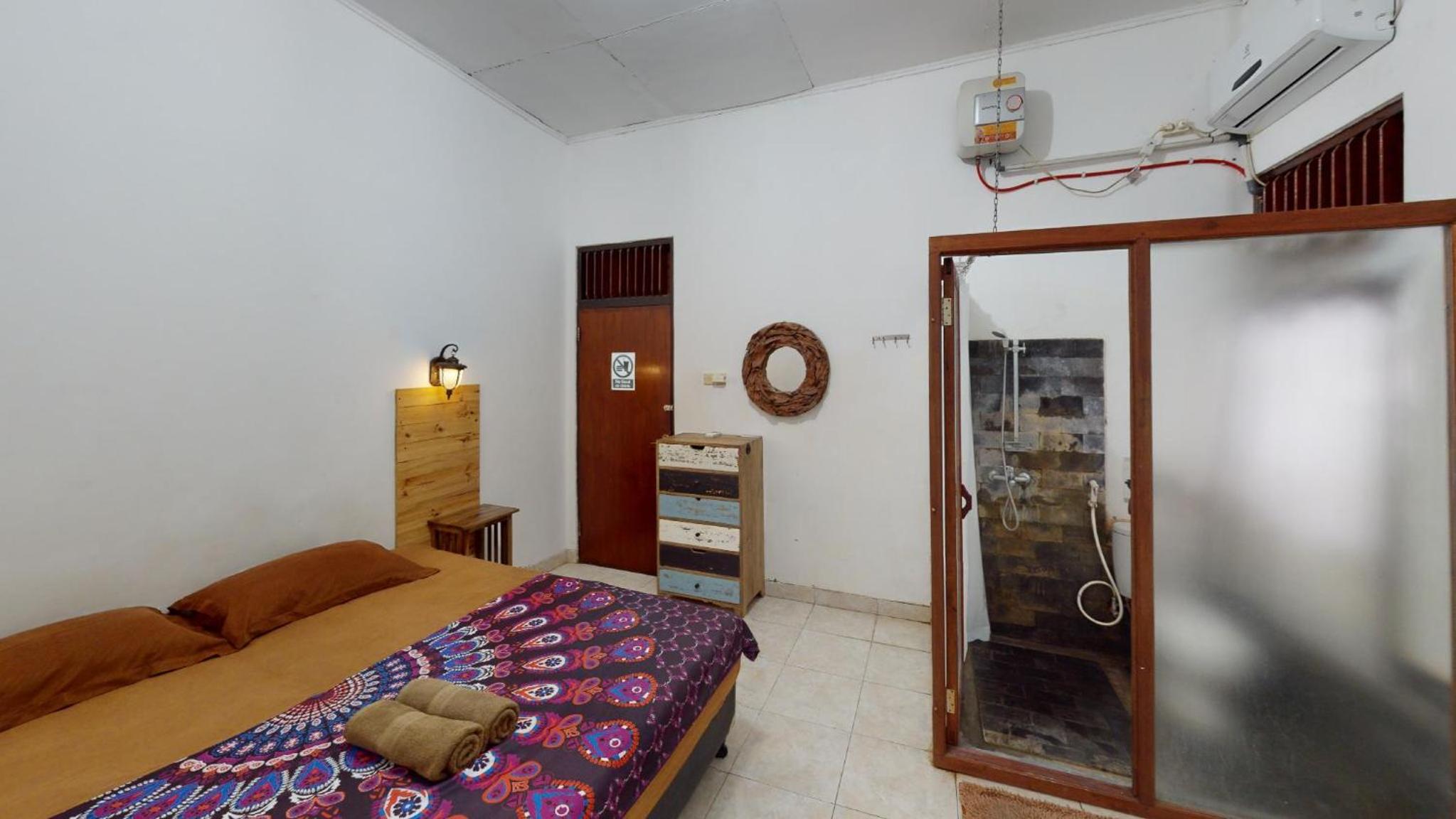 Standard King Room - Photo 5