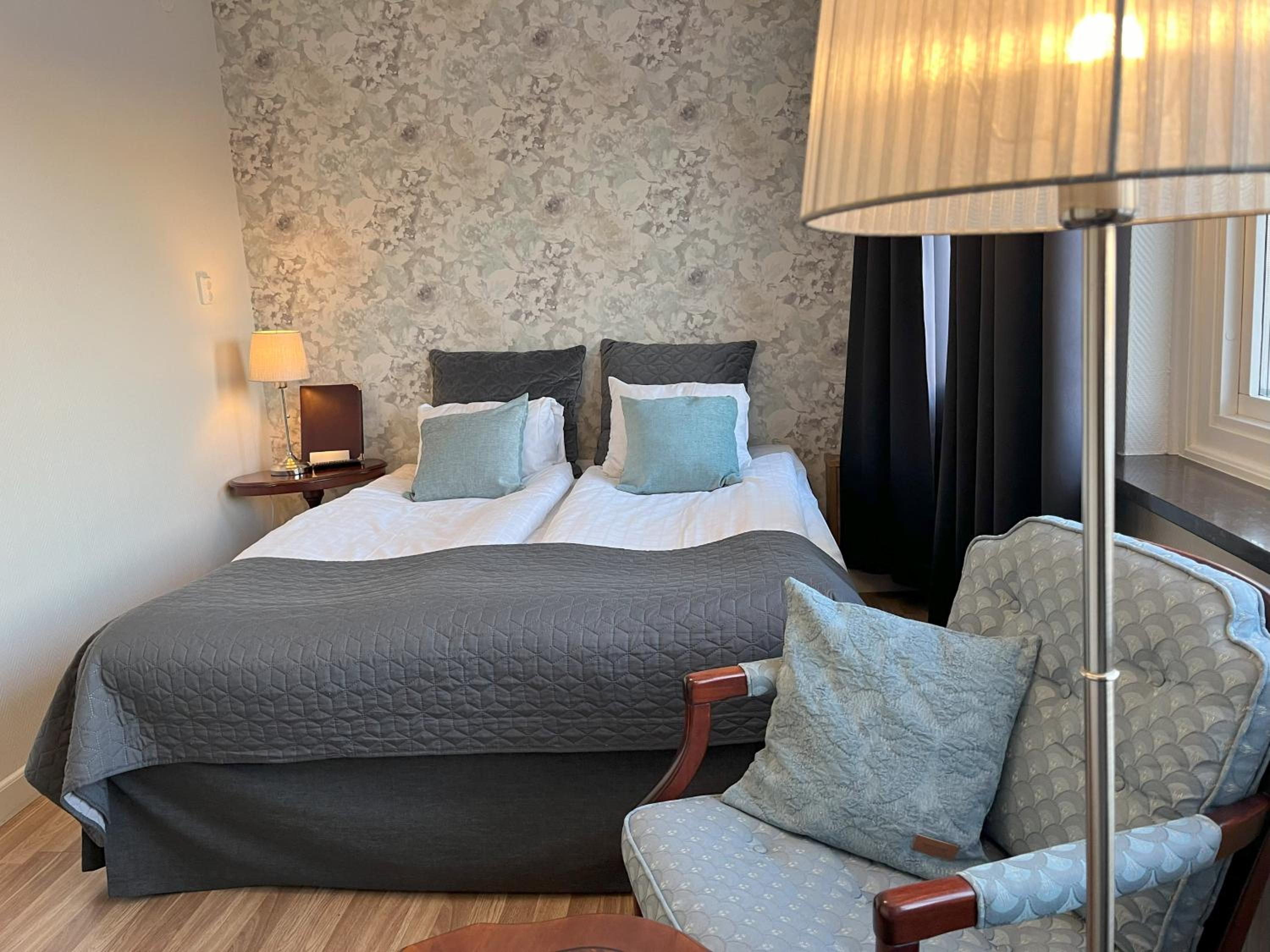 Standard Double Room - Photo 8