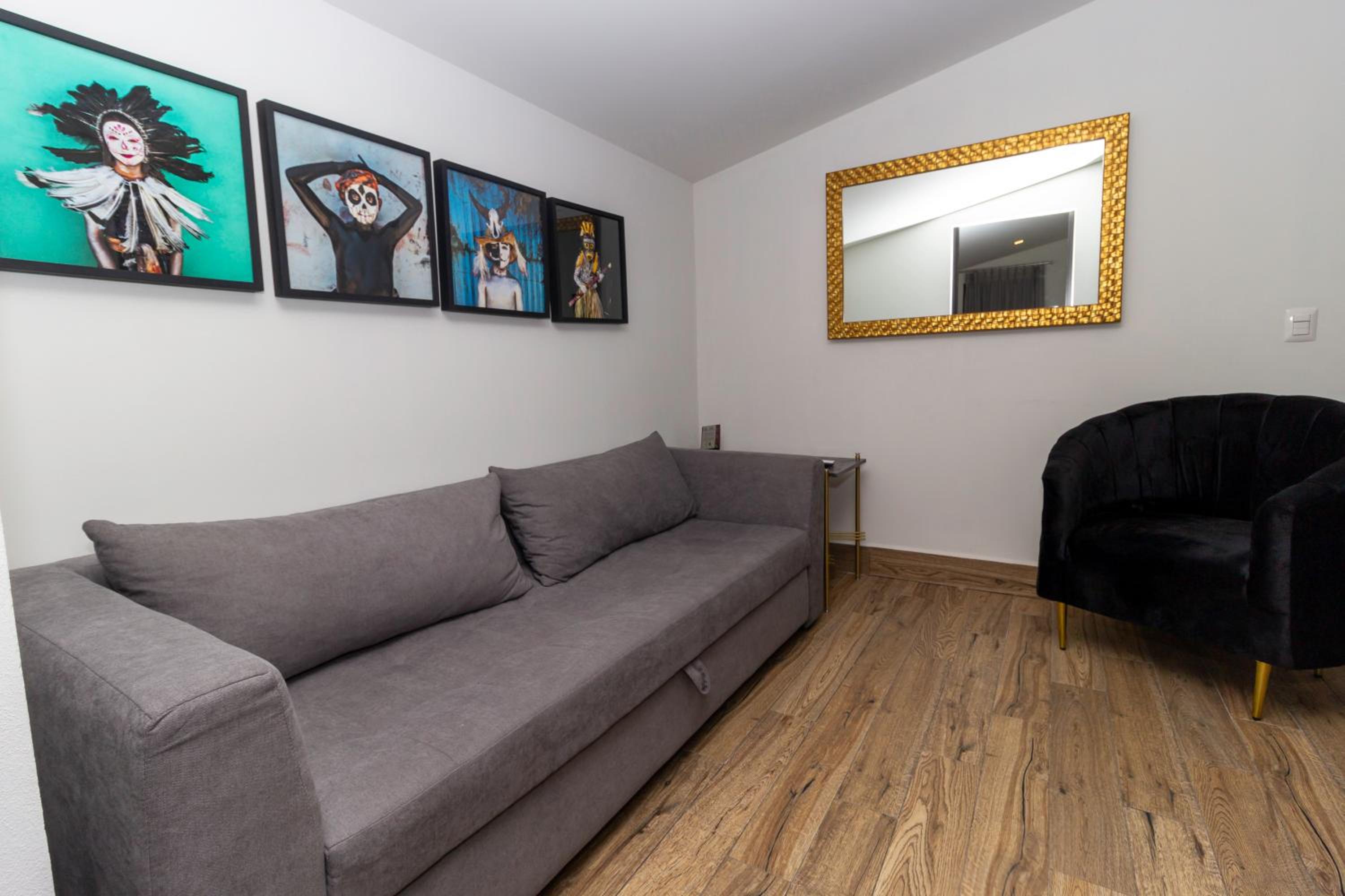 King Suite - Photo 5
