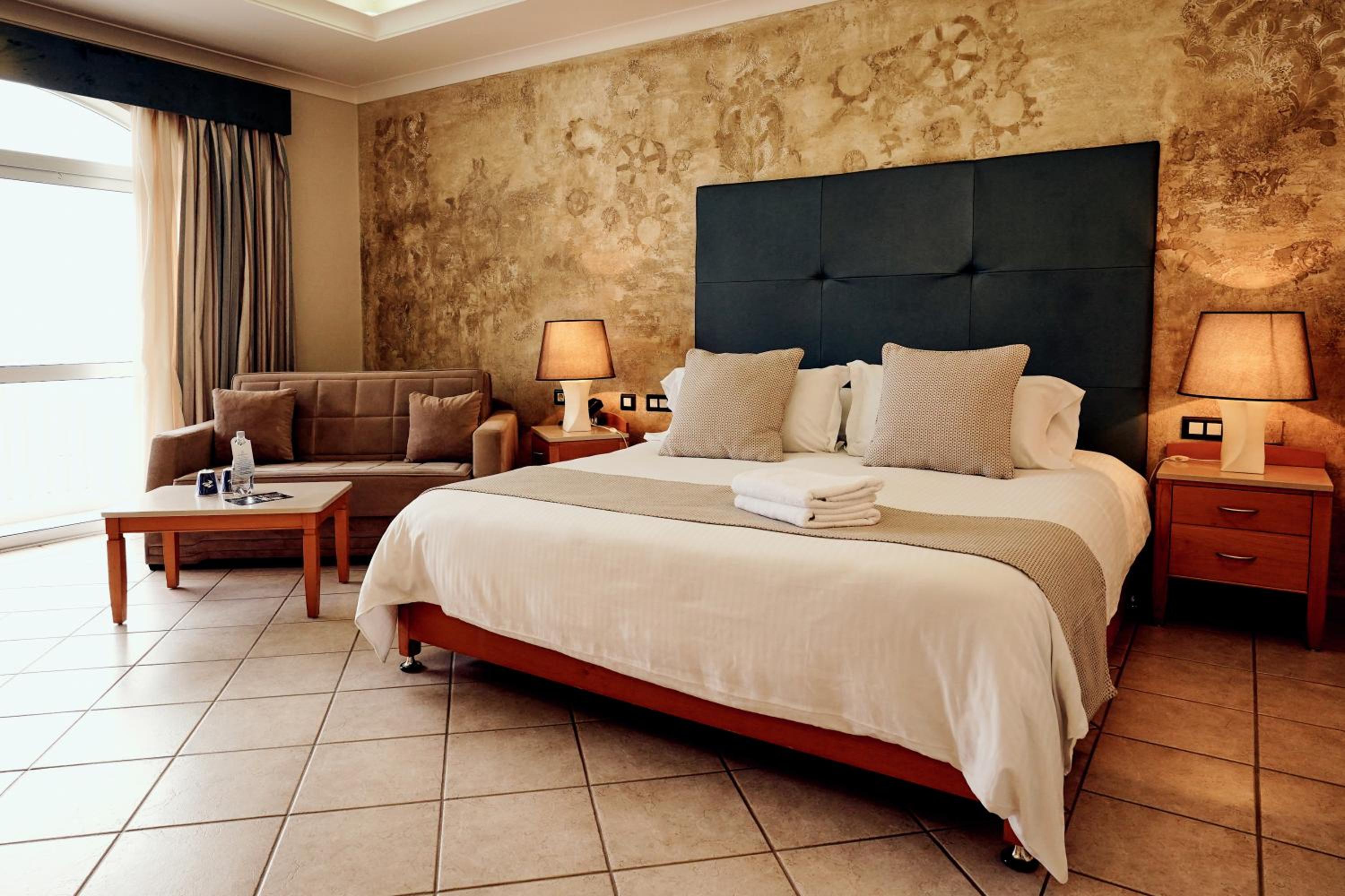 Junior Suite with Sea View - Photo 2