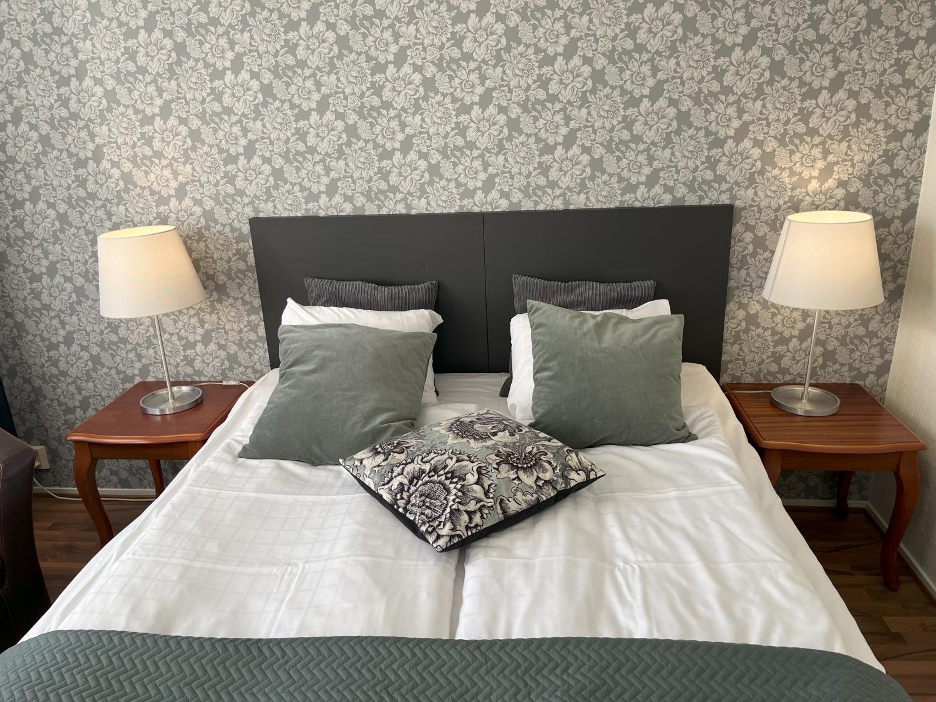 Standard Double Room - Photo 9