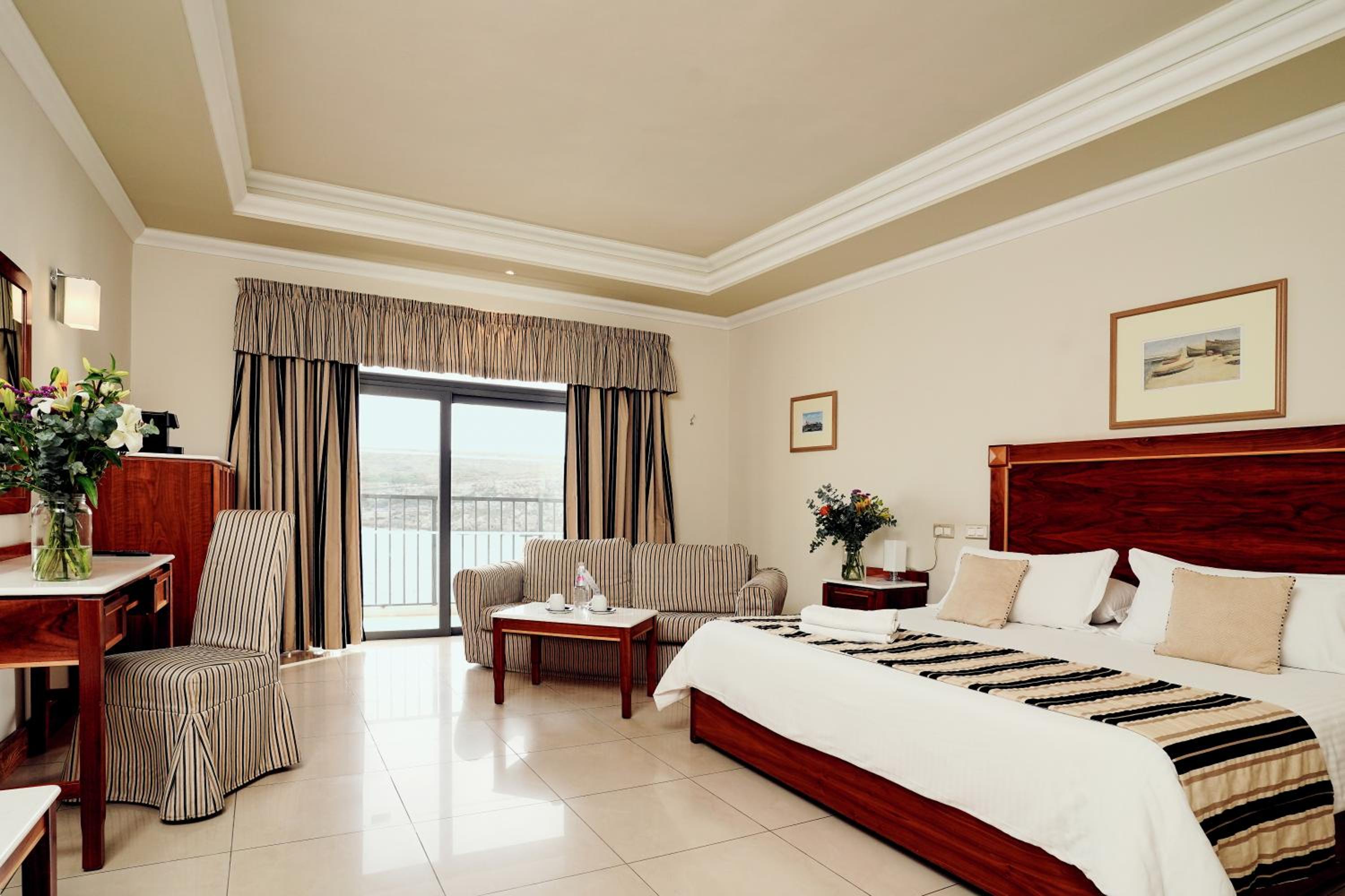 Junior Suite with Sea View - Photo 3