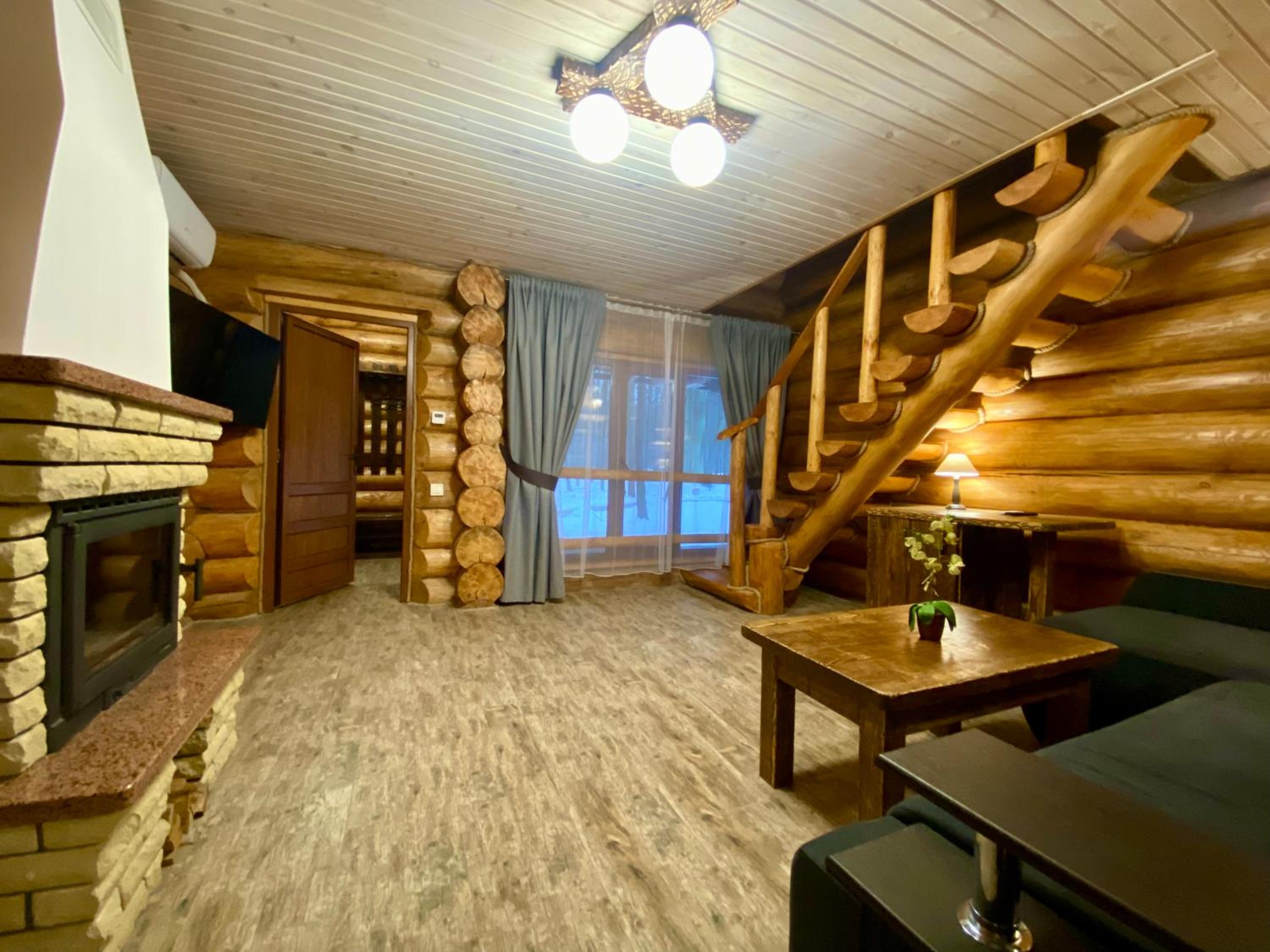 Superior Family Room photo 1