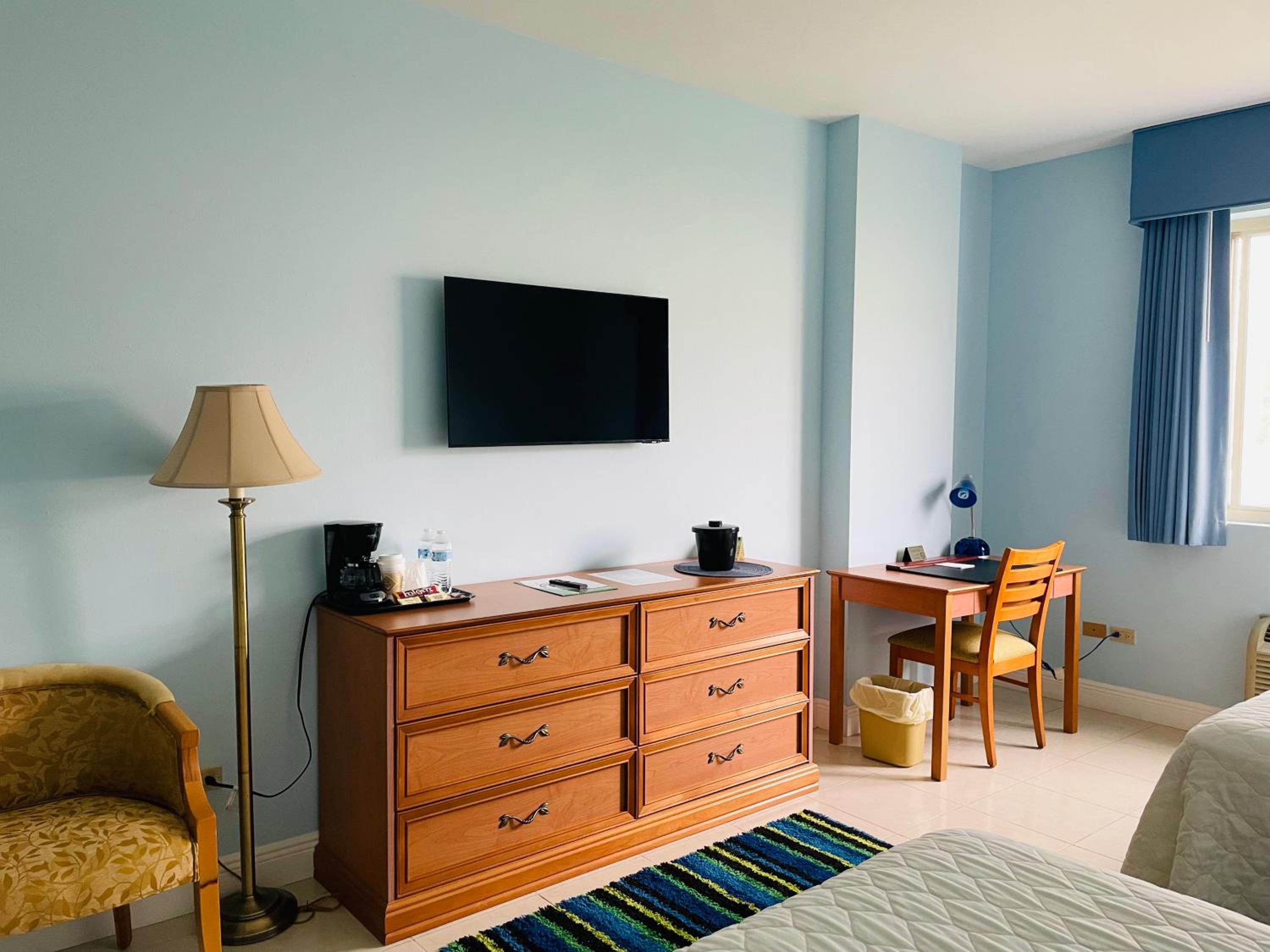 Deluxe King Room photo 2