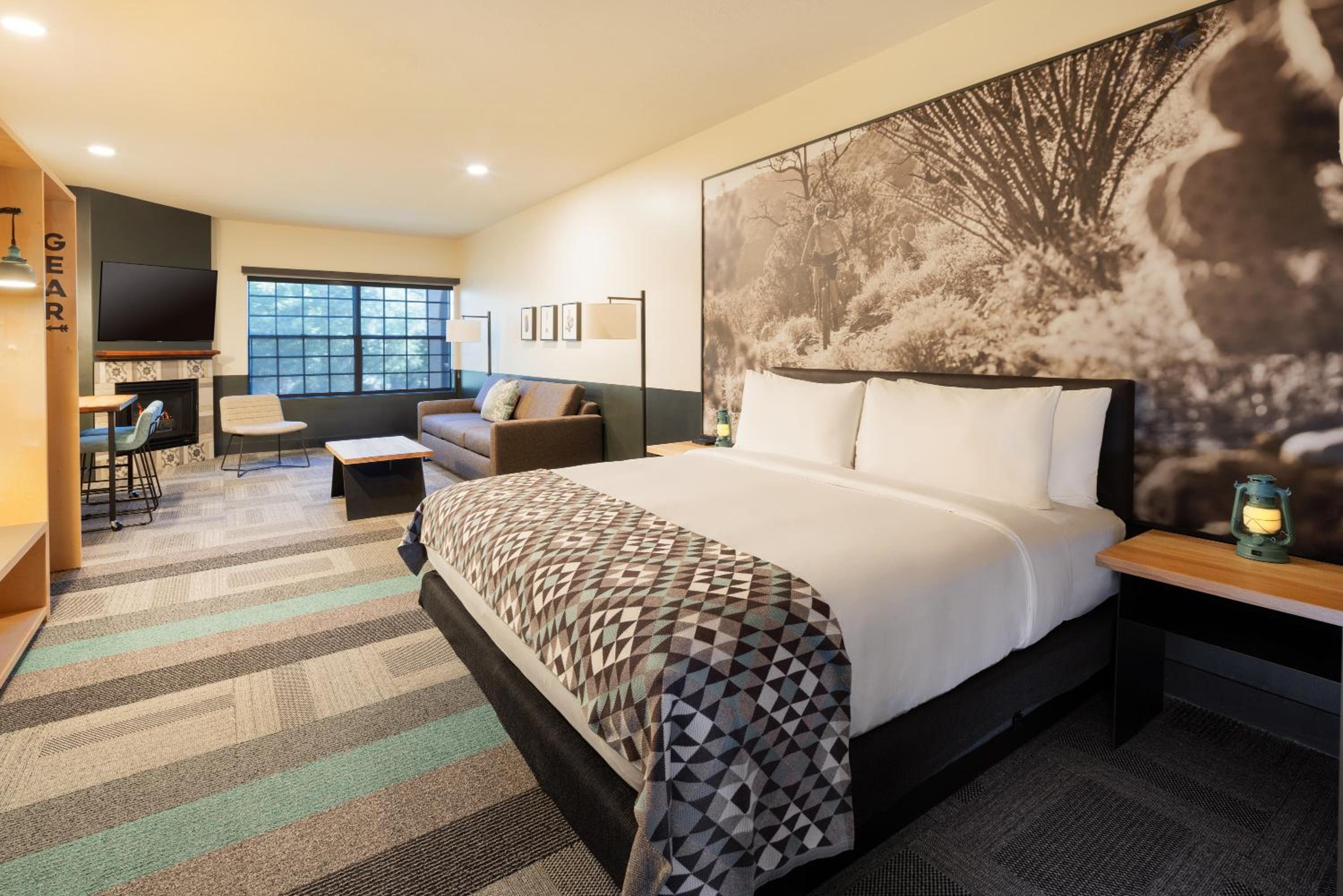 Junior King Suite - Mobility Accessible