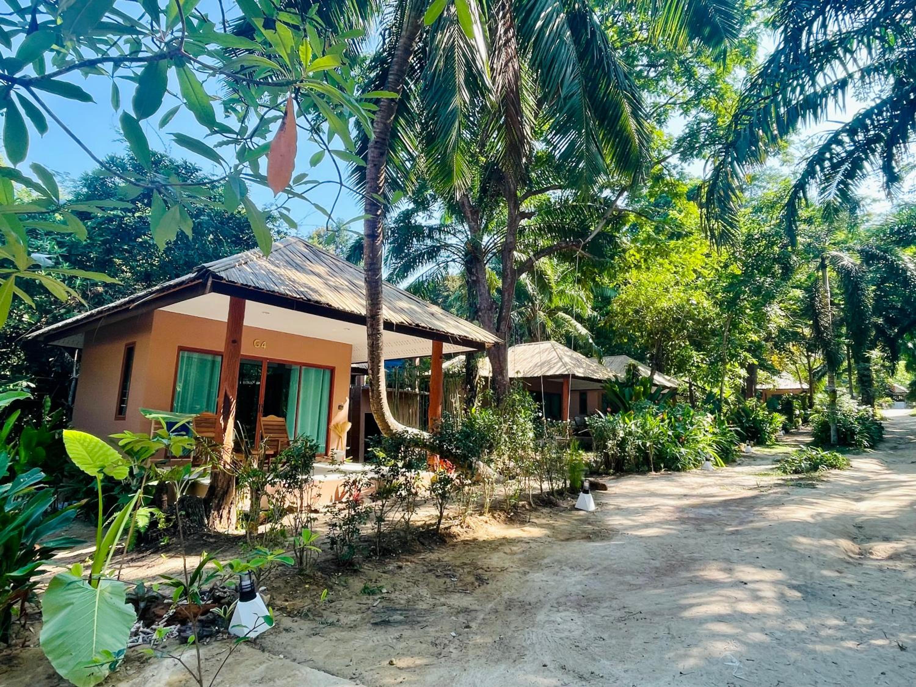 Deluxe Garden View Bungalow with Fan photo 2