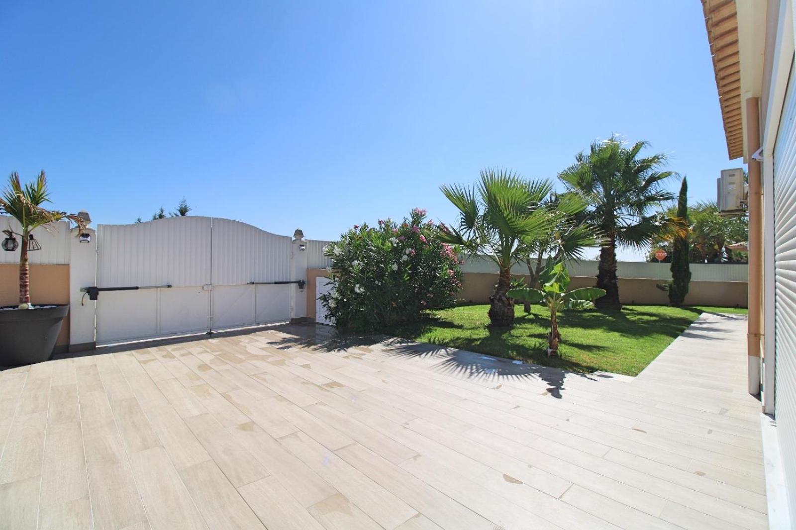 Three-Bedroom Villa photo 2
