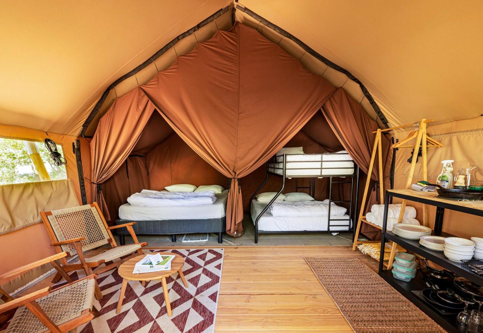 Canadienne Pacific Tent Colter Pine photo 1