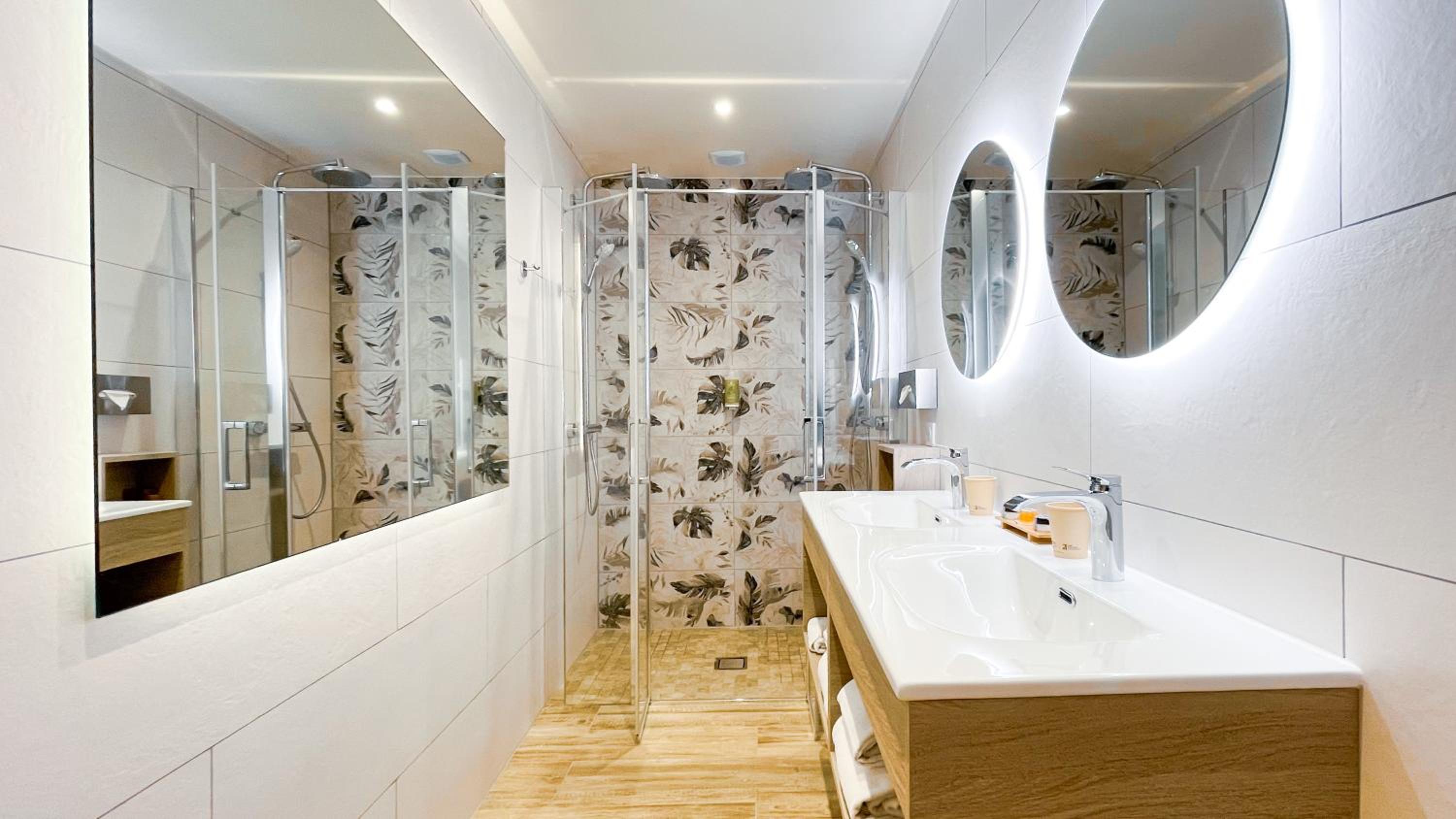 Charm Room with Shower or Balneo Bath - Photo 22