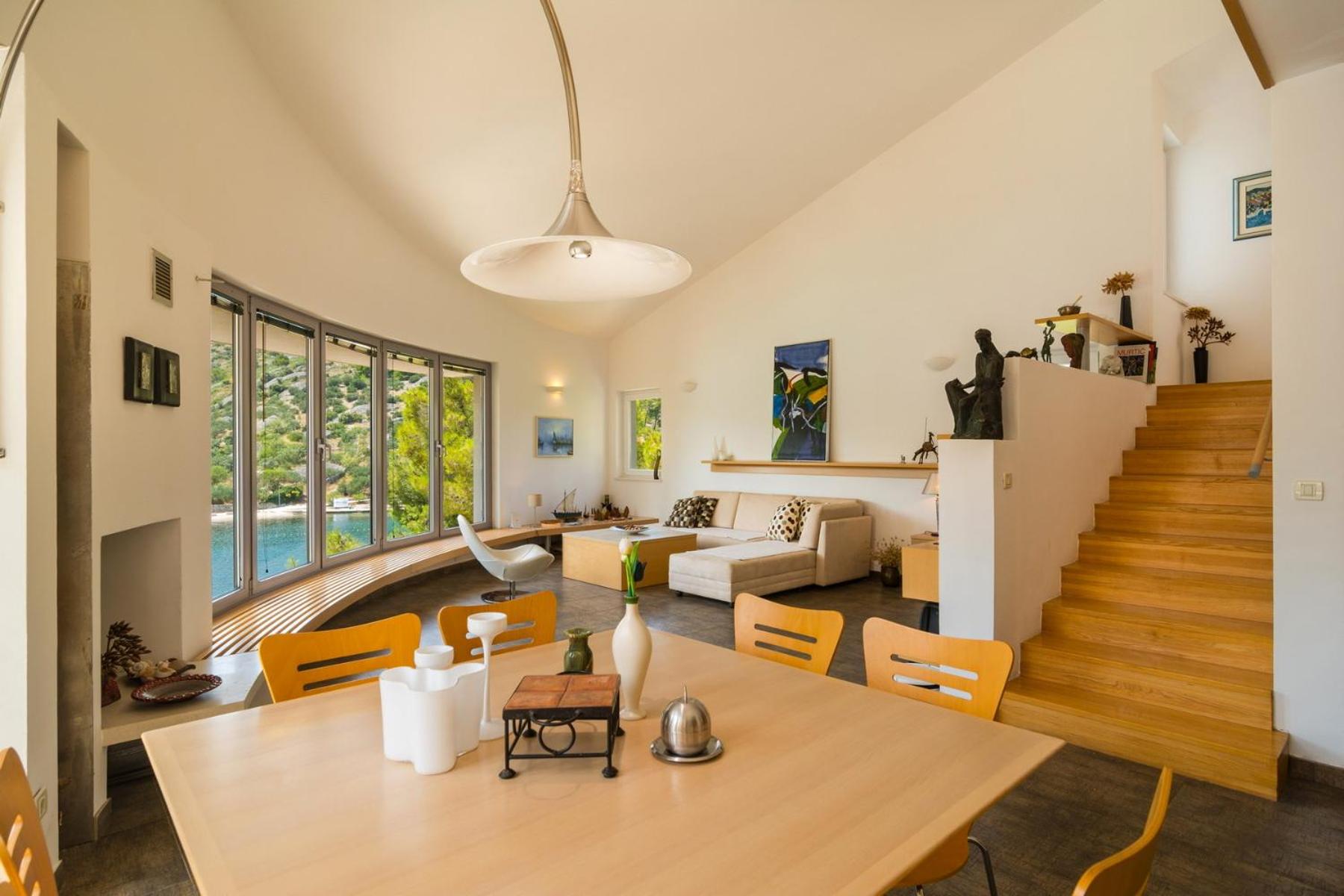 Villa photo 1
