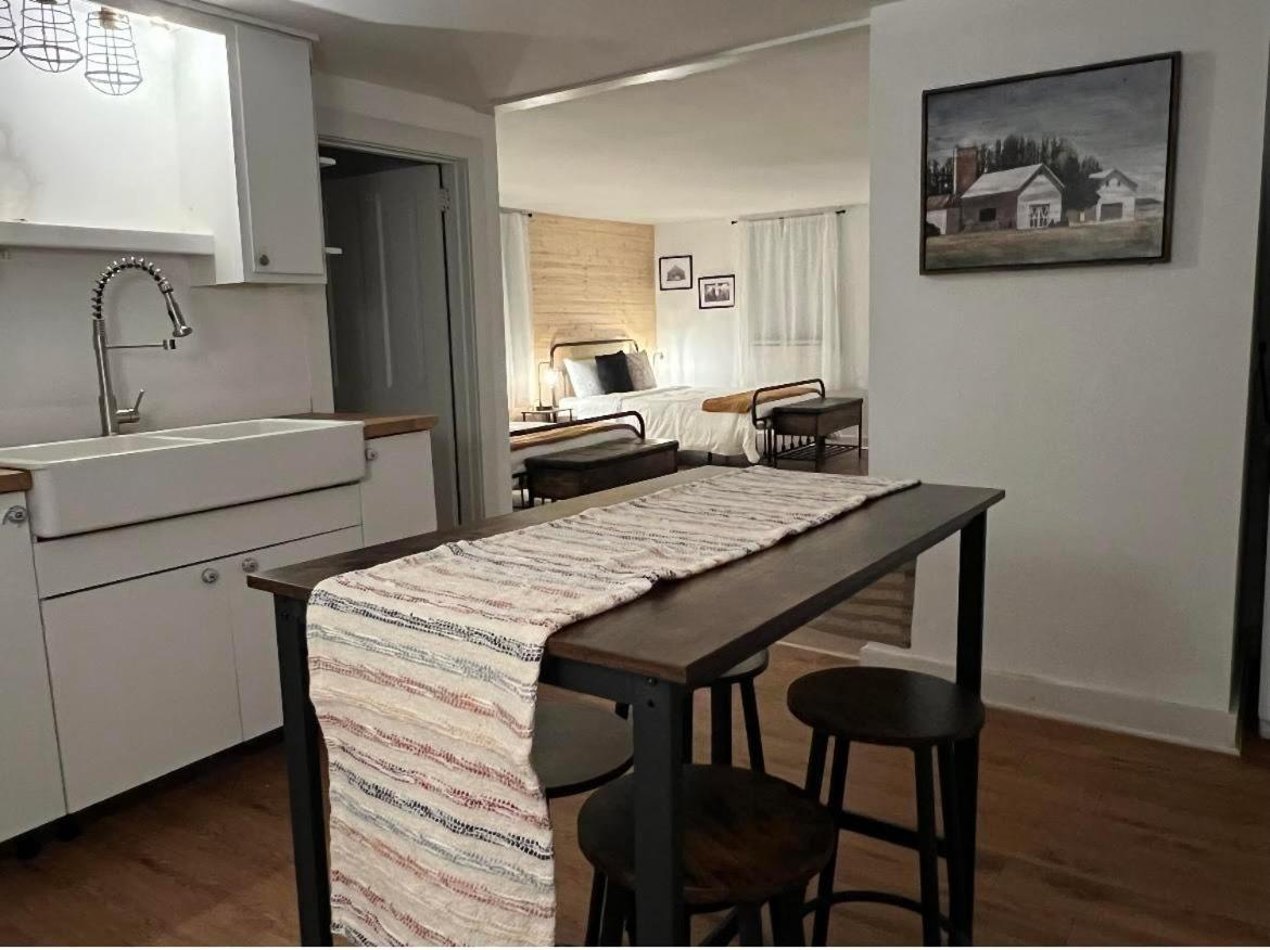 One-Bedroom Apartment photo 2