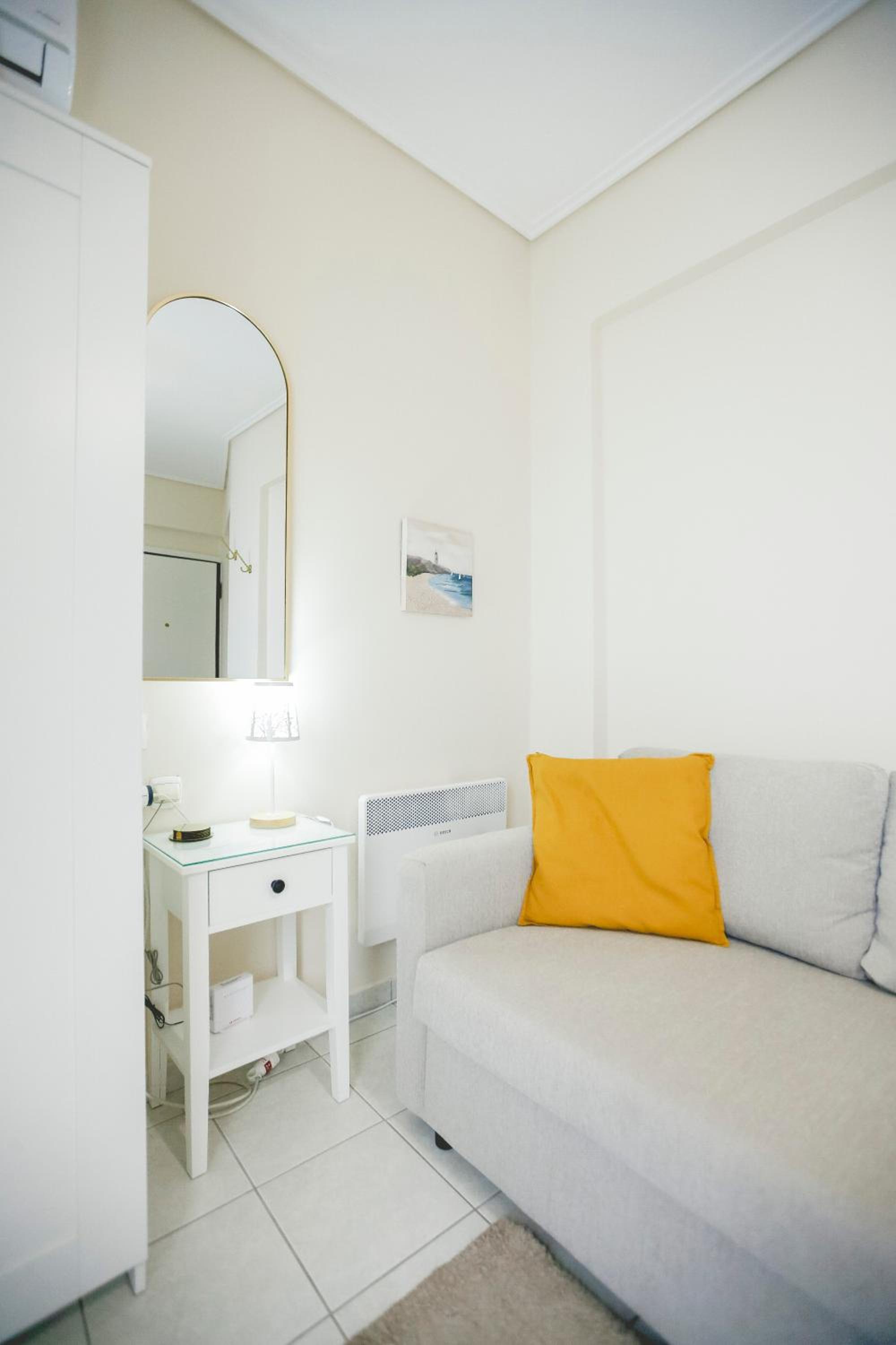 One-Bedroom Apartment photo 1