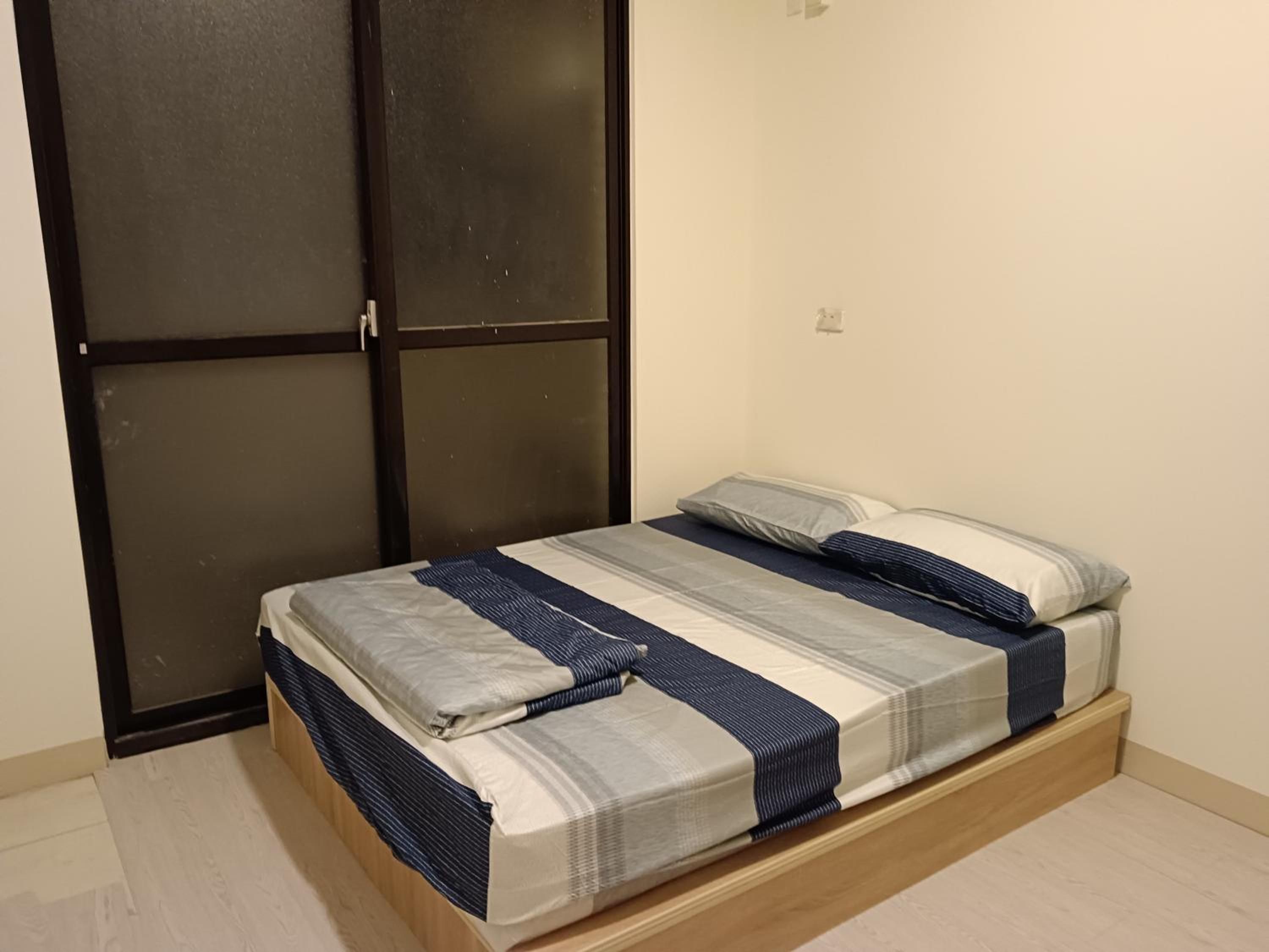 Basic Triple Room with Shared Bathroom photo 1