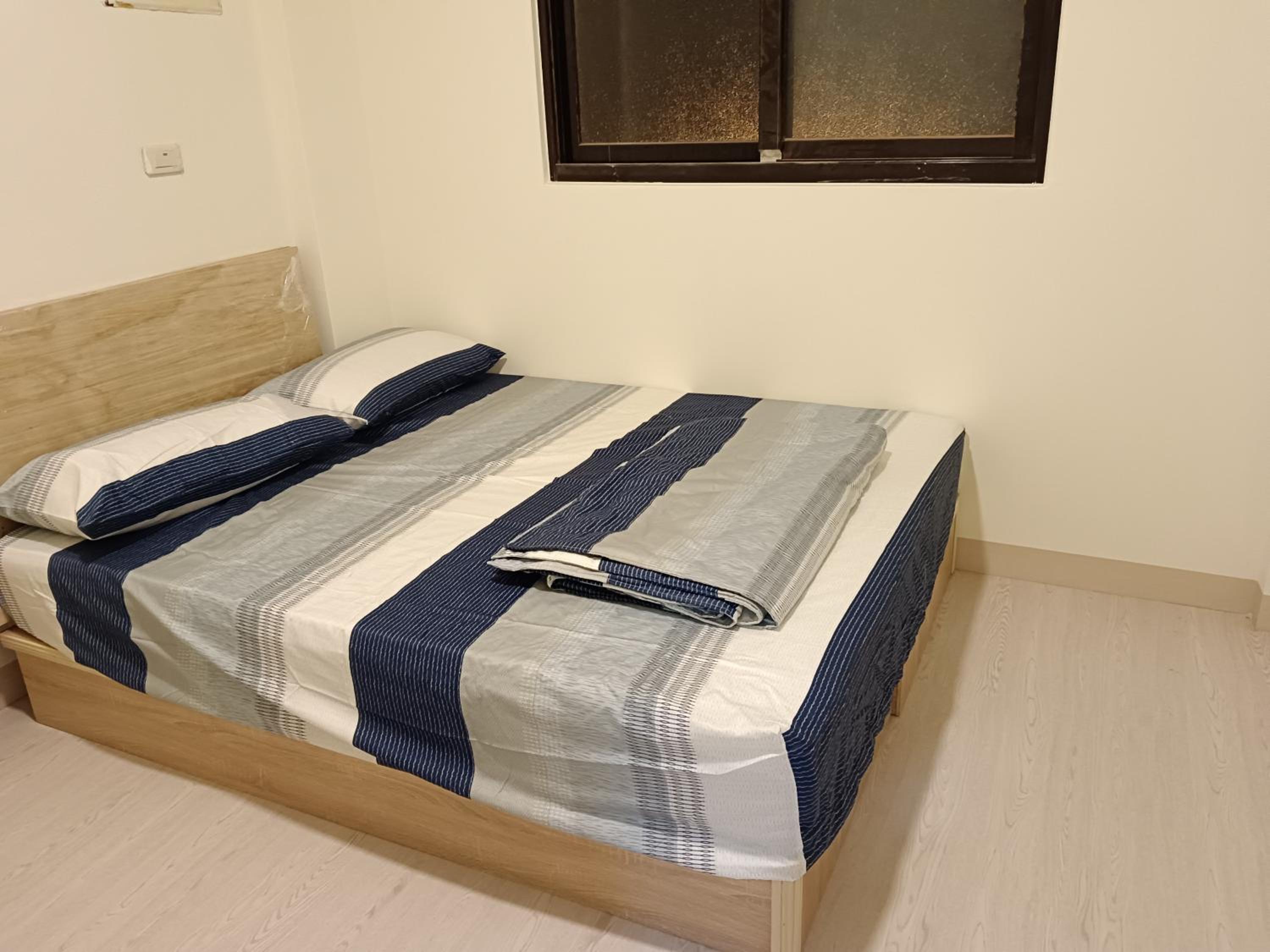 Basic Triple Room with Shared Bathroom photo 2