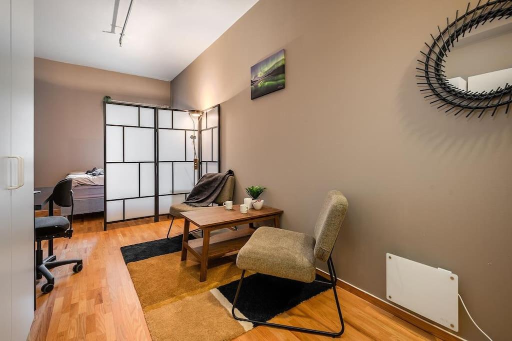 One-Bedroom Apartment photo 1