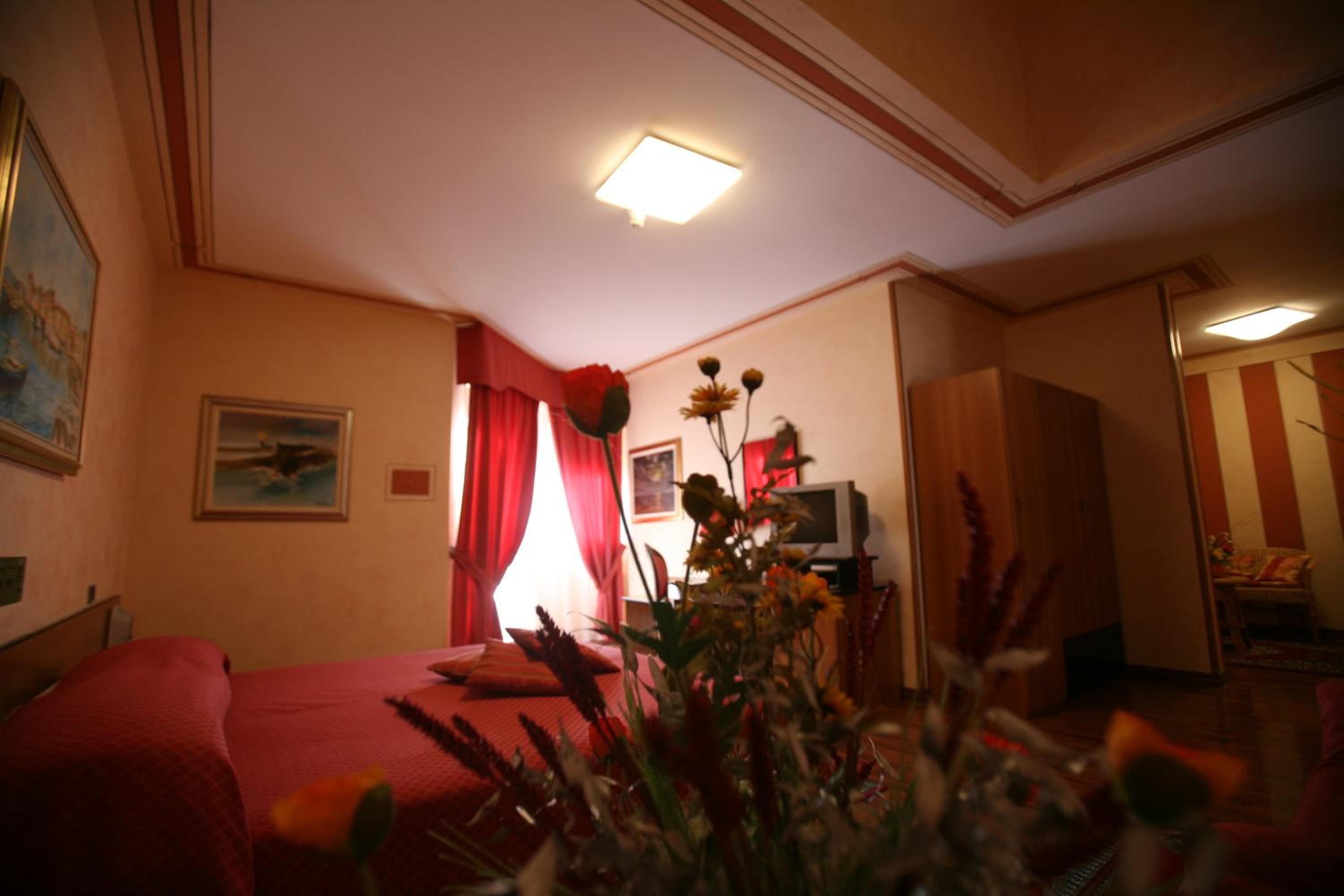 Twin Room with Balcony - Photo 1