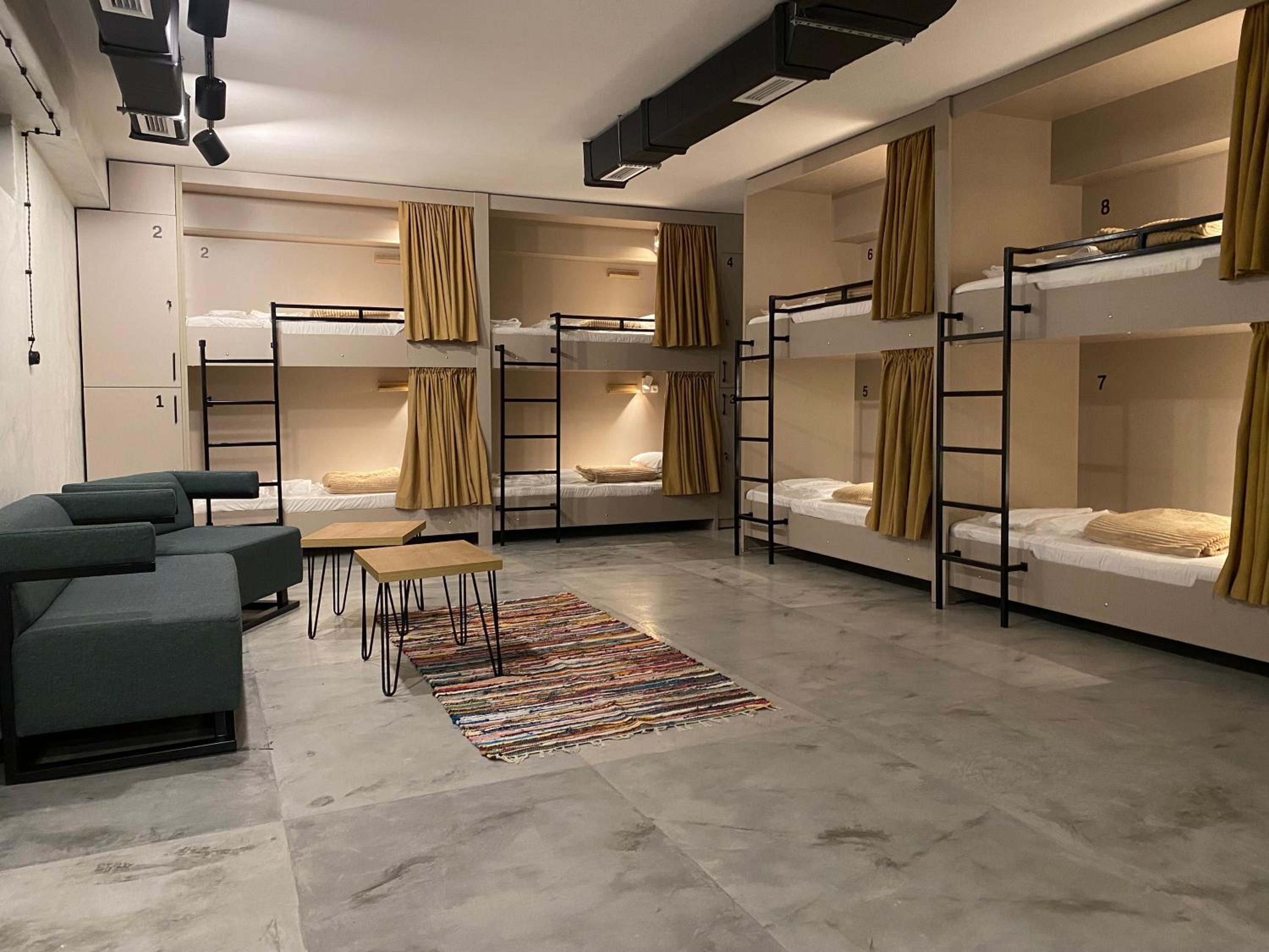 Bed in 8-Bed Mixed Dormitory Room photo 1