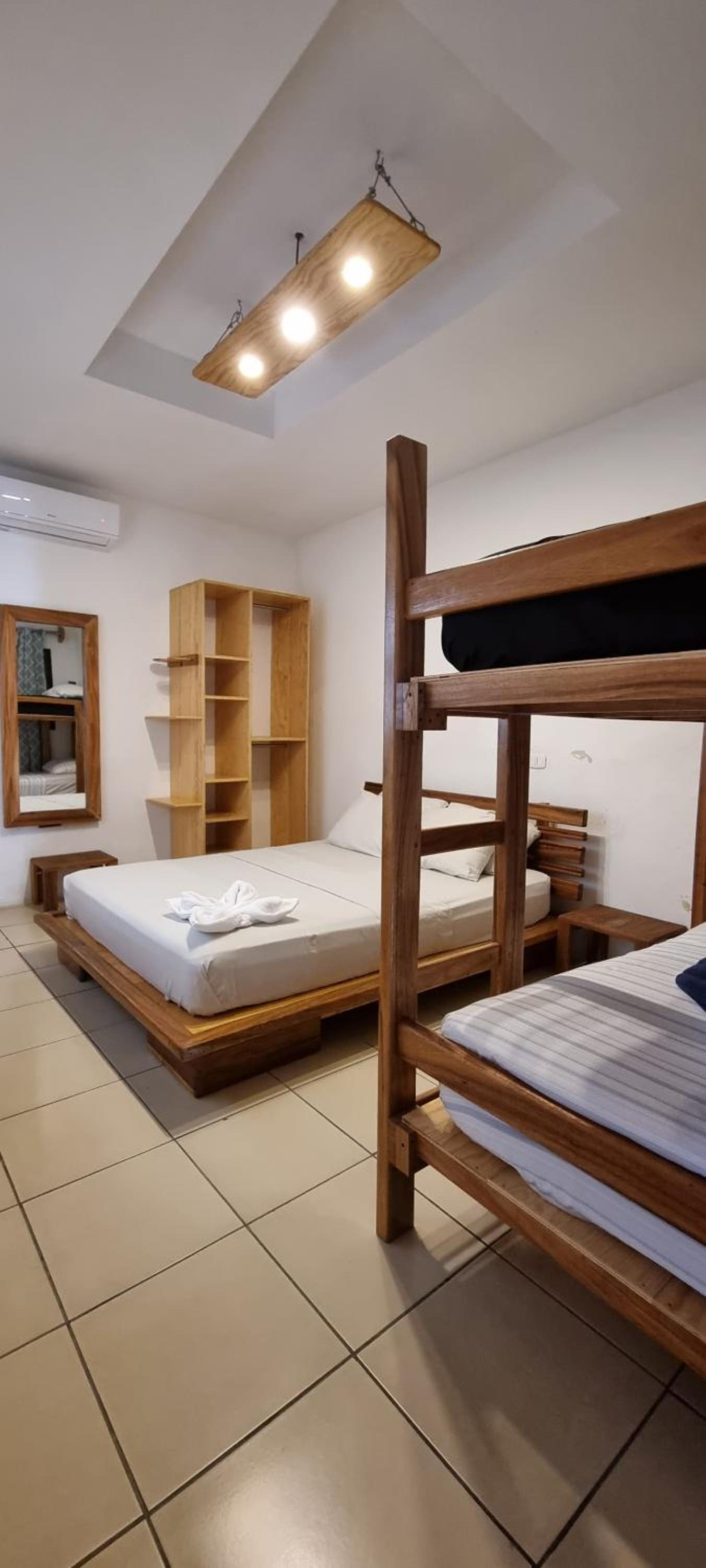 Economy Quadruple Room With Shared Bathroom photo 3