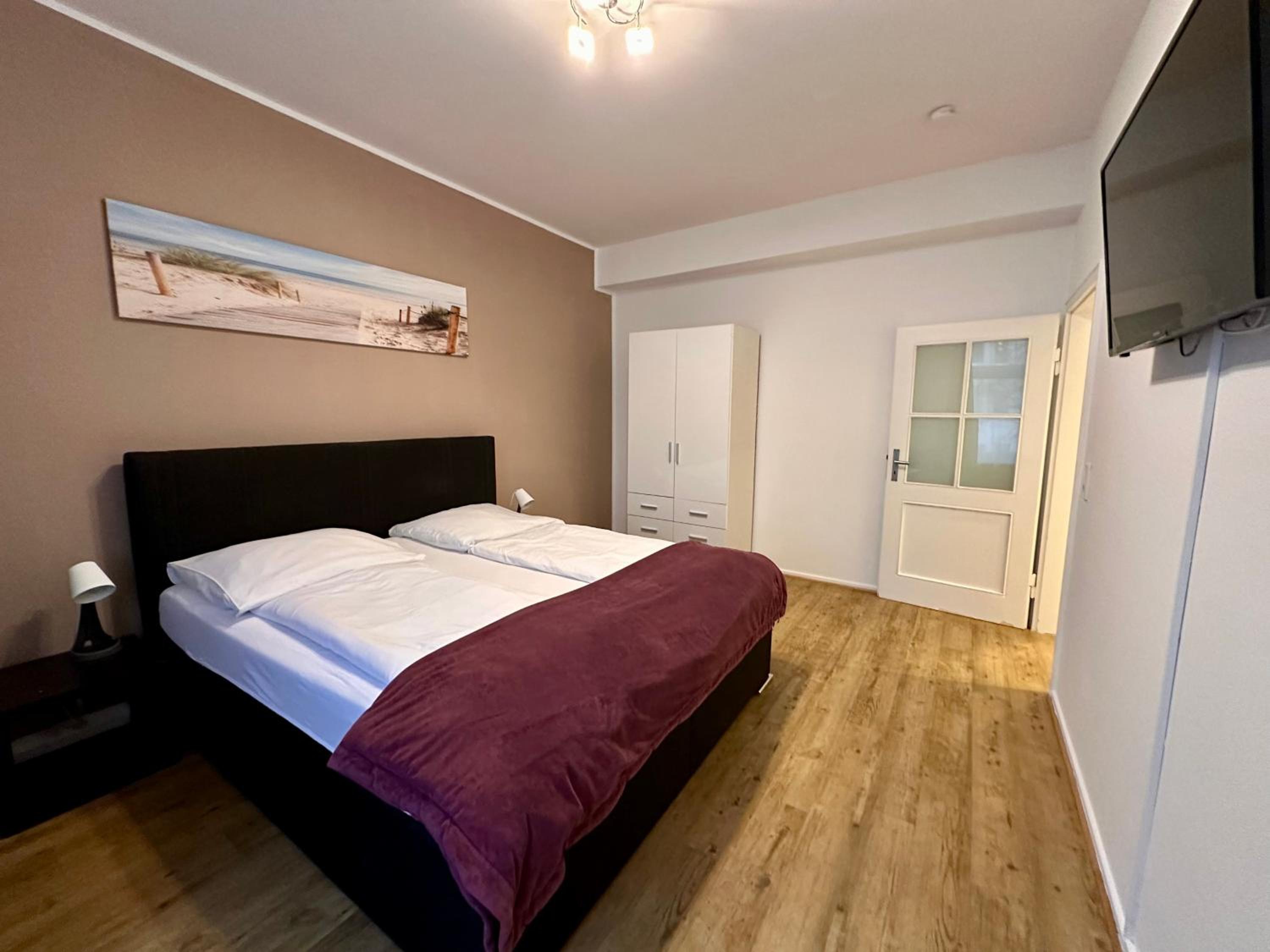 Three-Bedroom Apartment No Rhine River View  - Photo 4