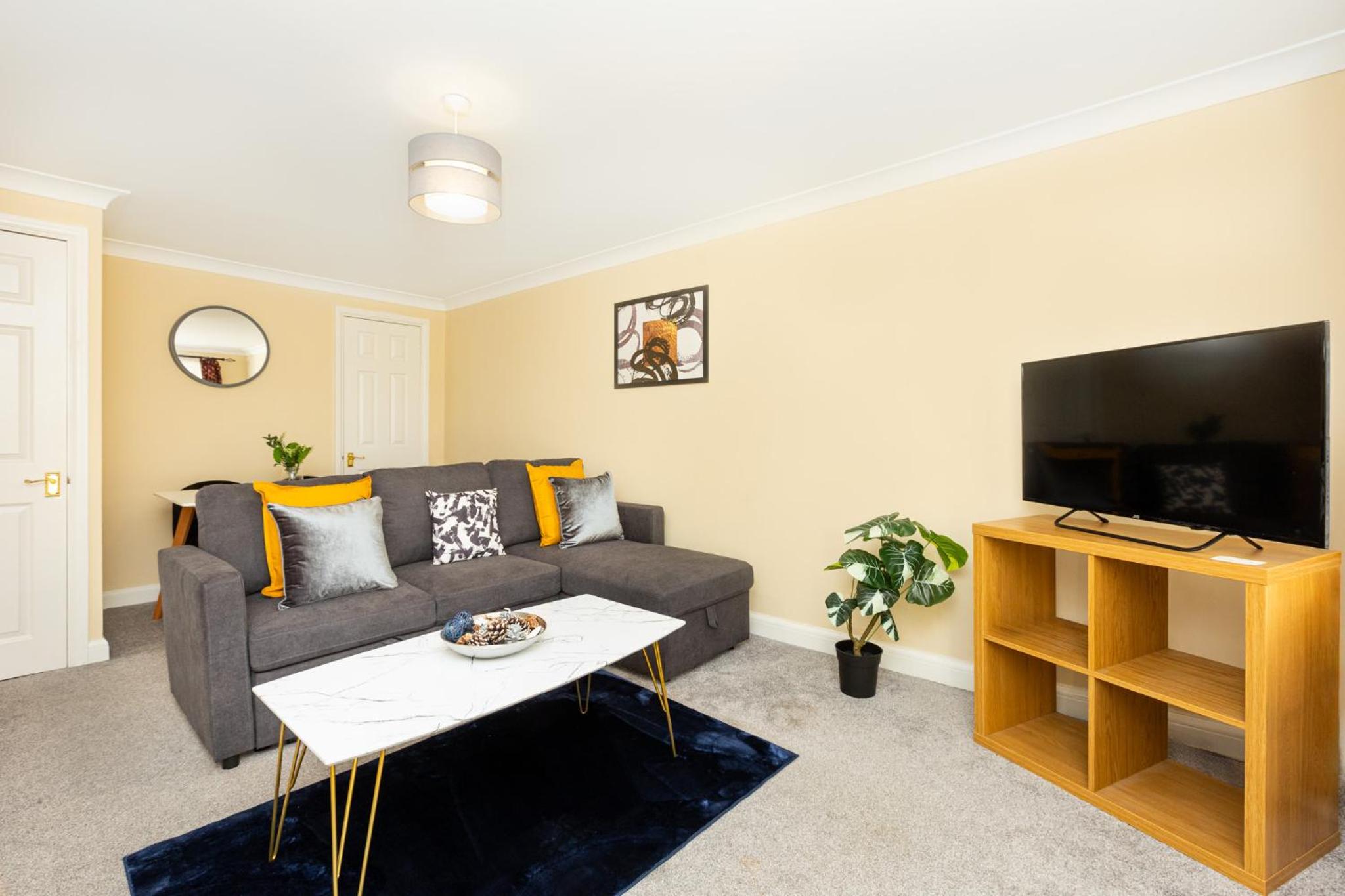 One-Bedroom Apartment photo 1