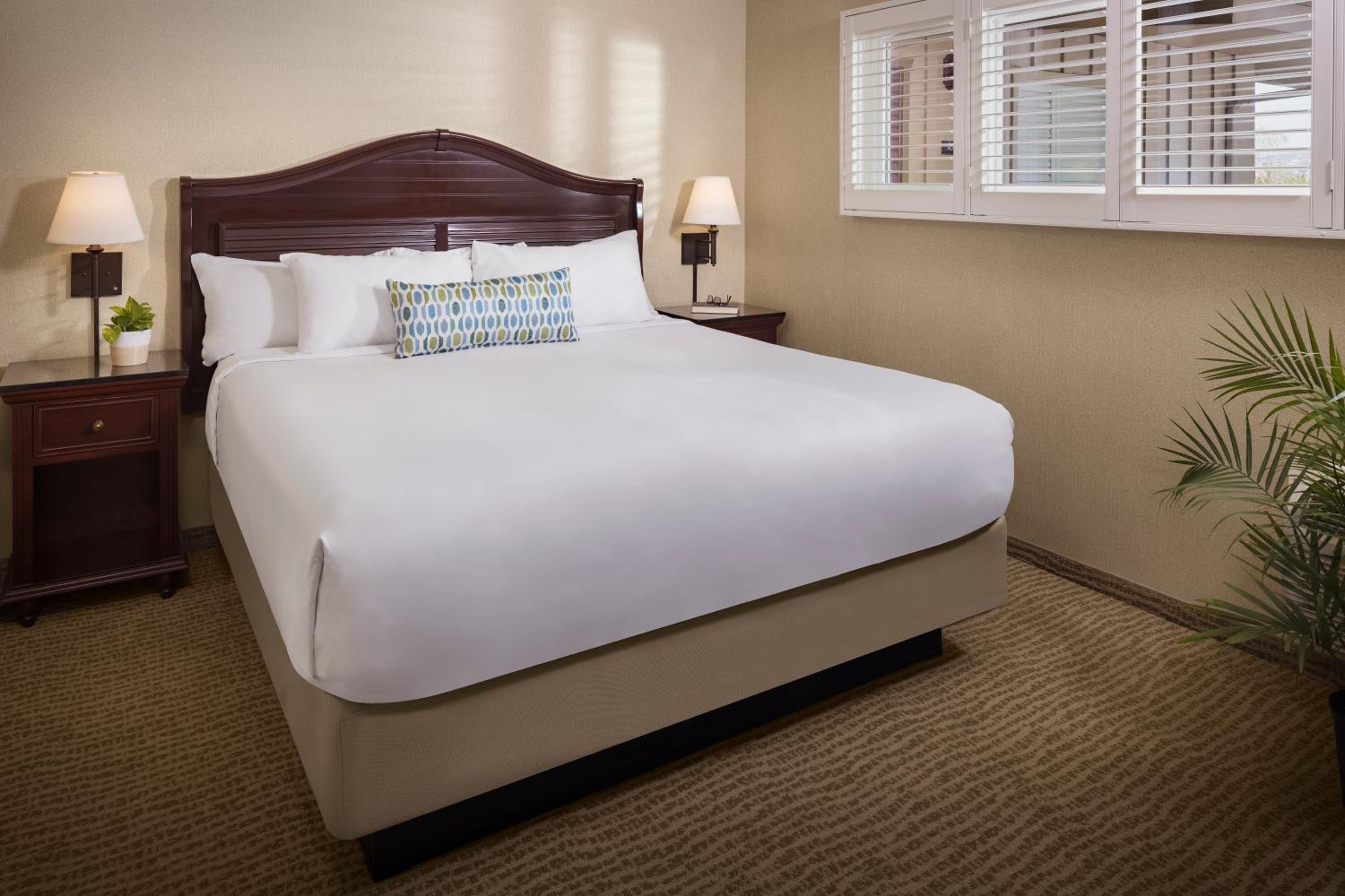 Beachfront Suite w/Patio 1 King
