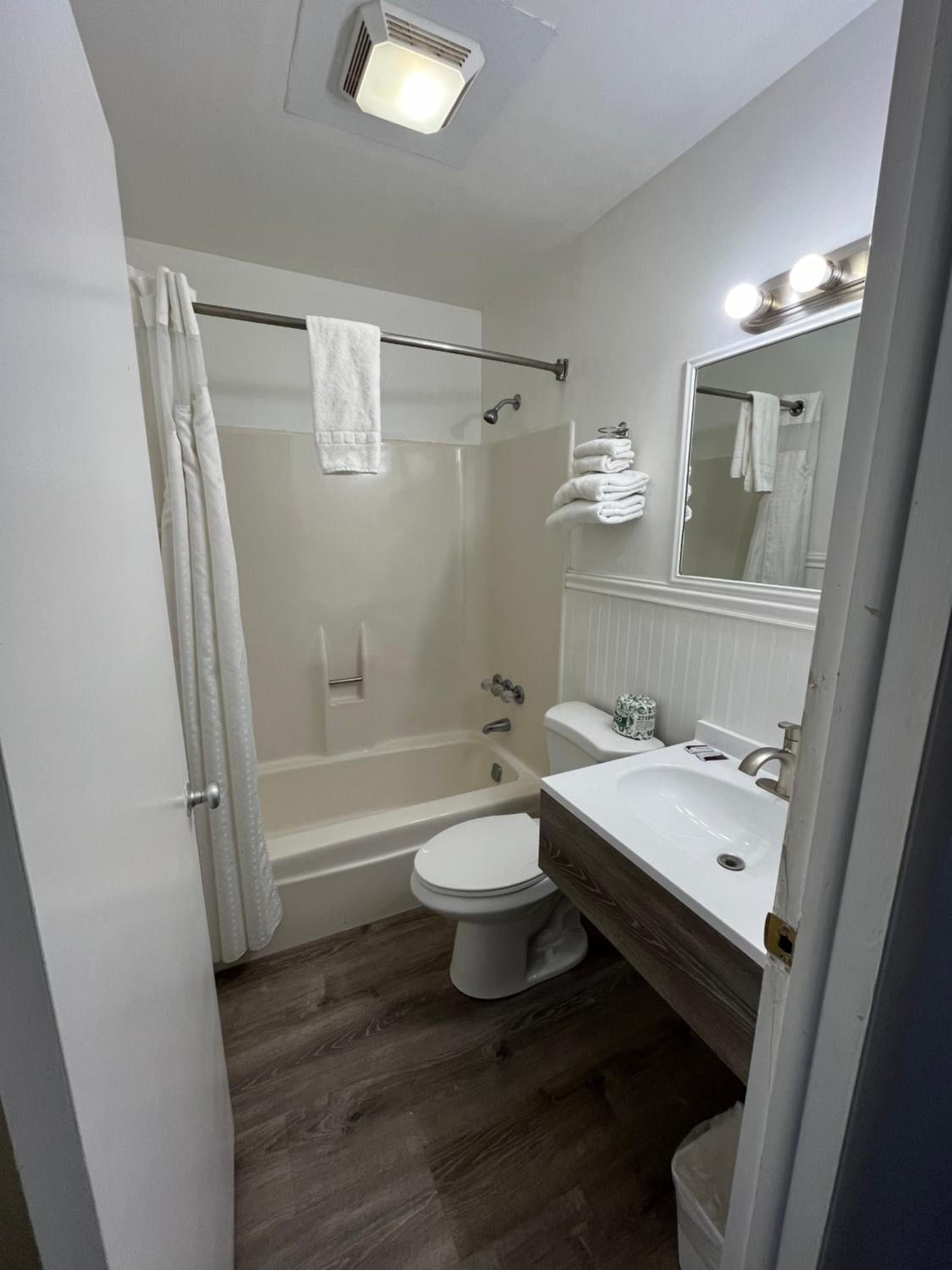 Budget Double Room photo 2