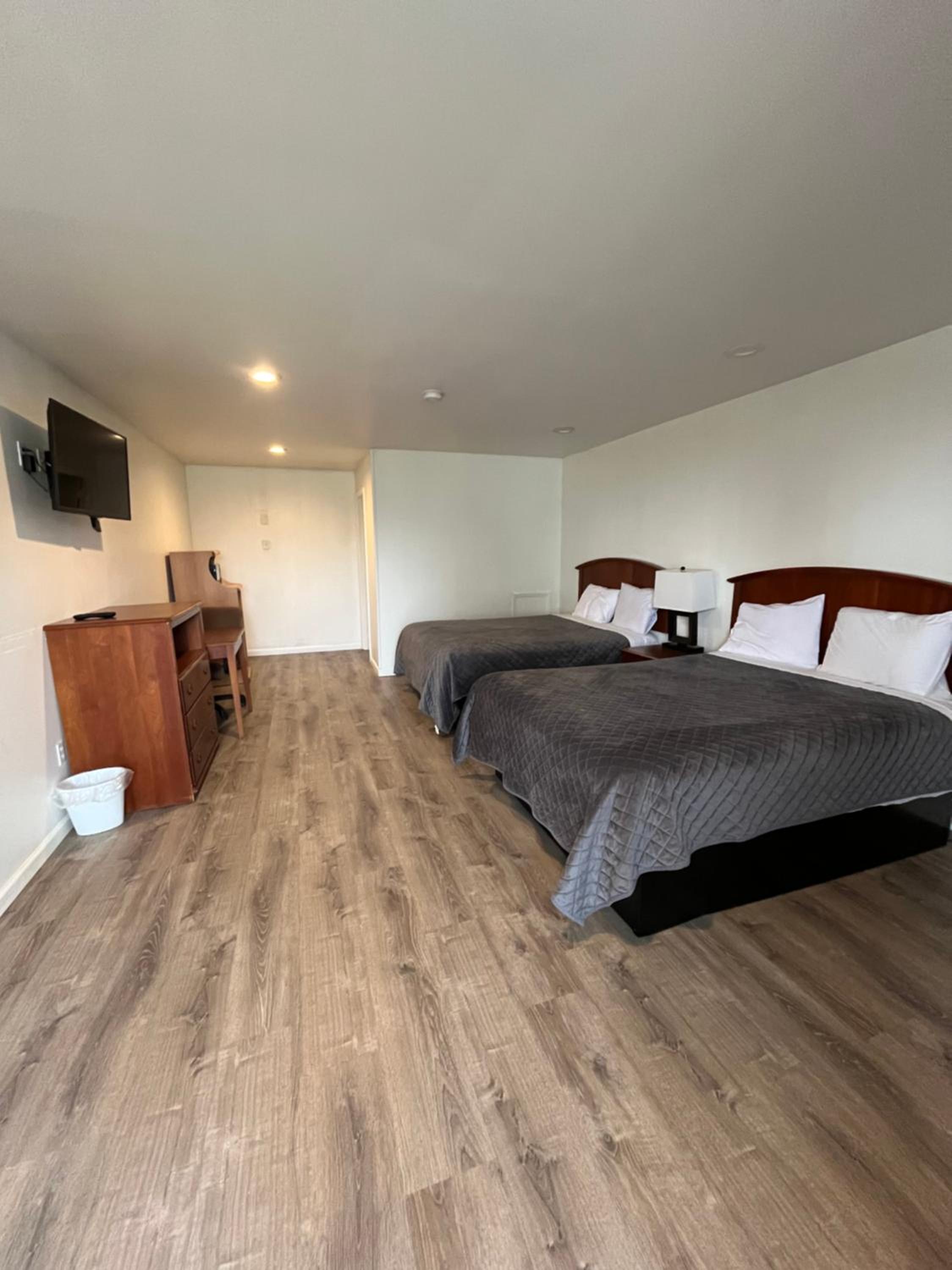 Budget Double Room photo 3