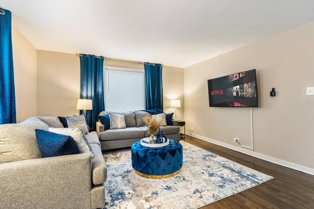 Three-Bedroom House photo 2