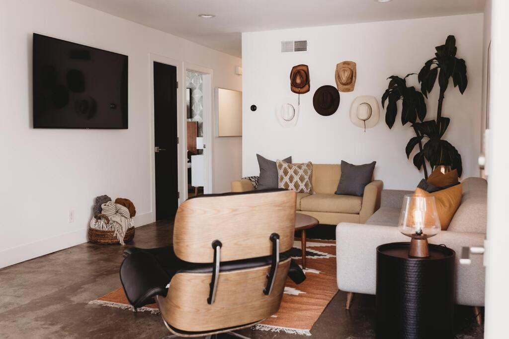 Three-Bedroom House photo 2