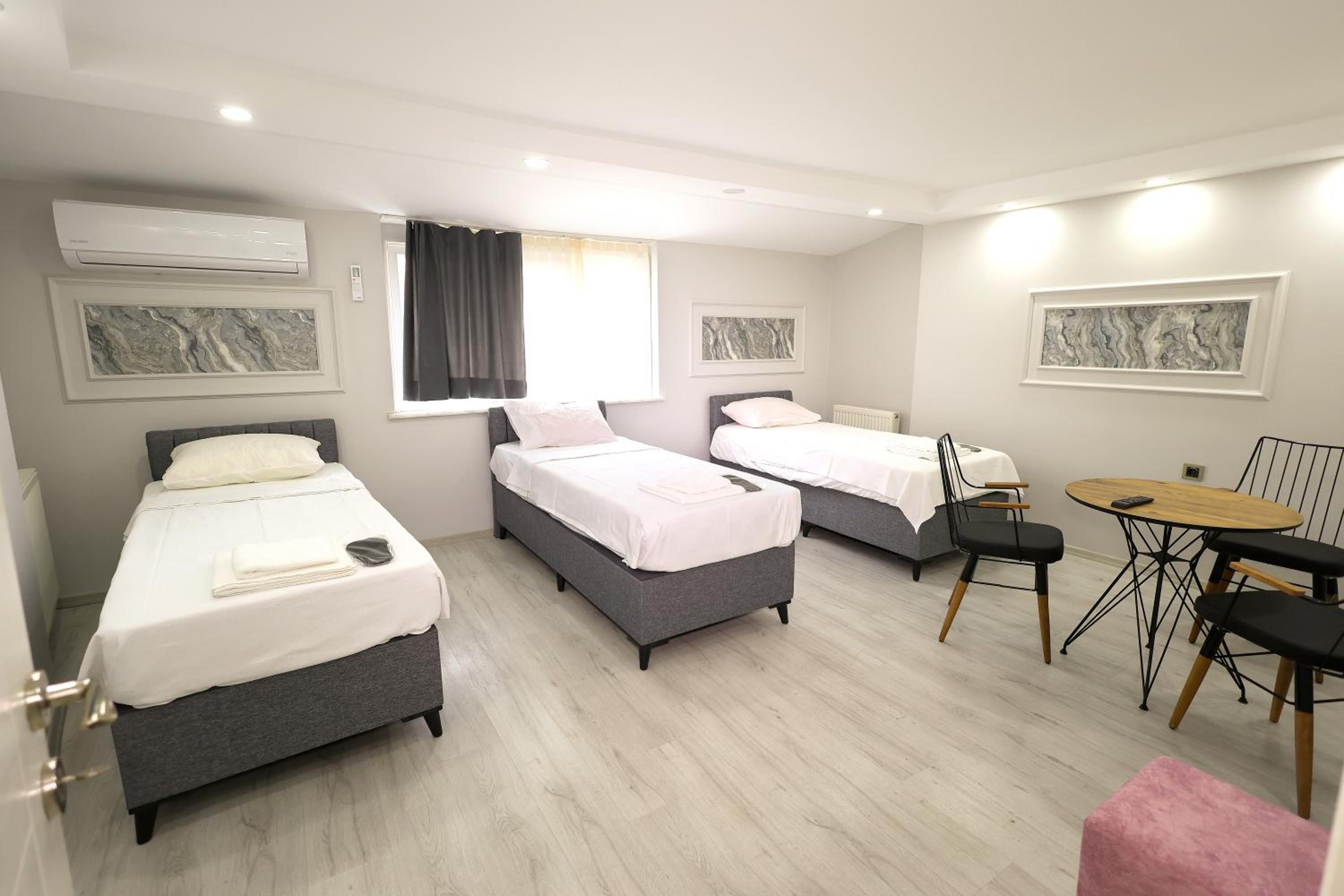 Deluxe Family Suite photo 2