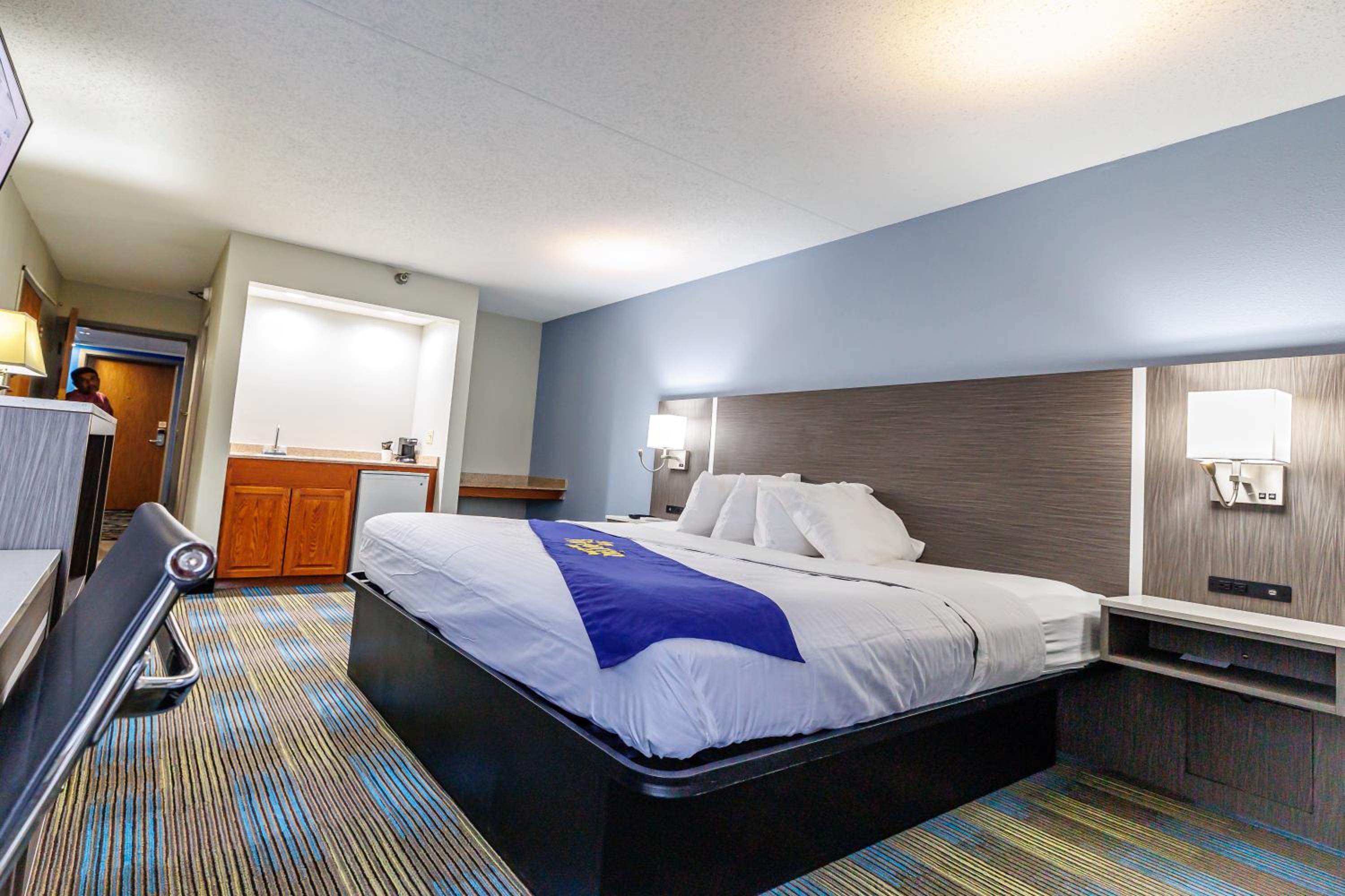 Standard King Room photo 2